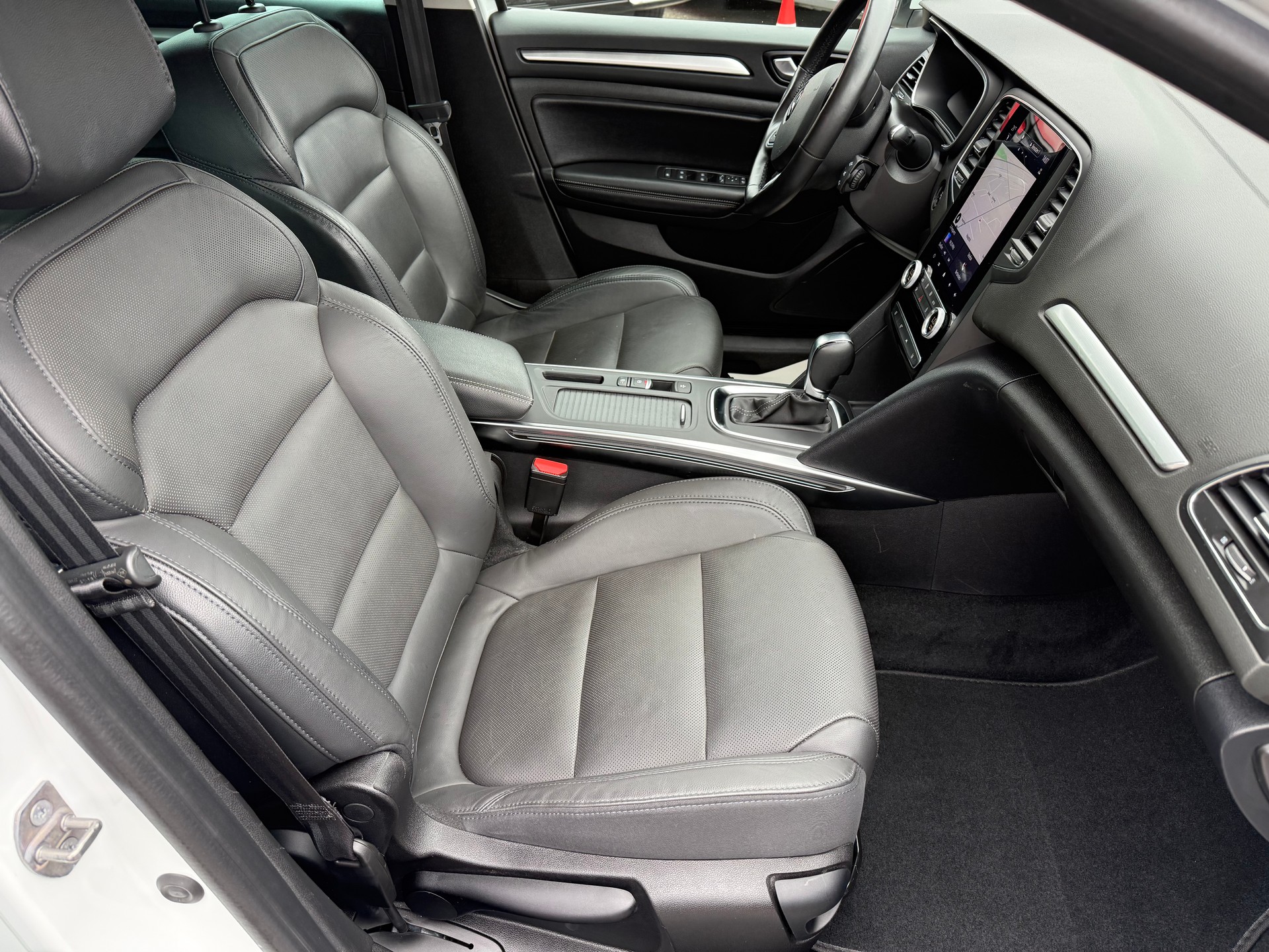 RENAULT Mégane Grandtour 1.3 16V Turbo Techno EDC-image-10