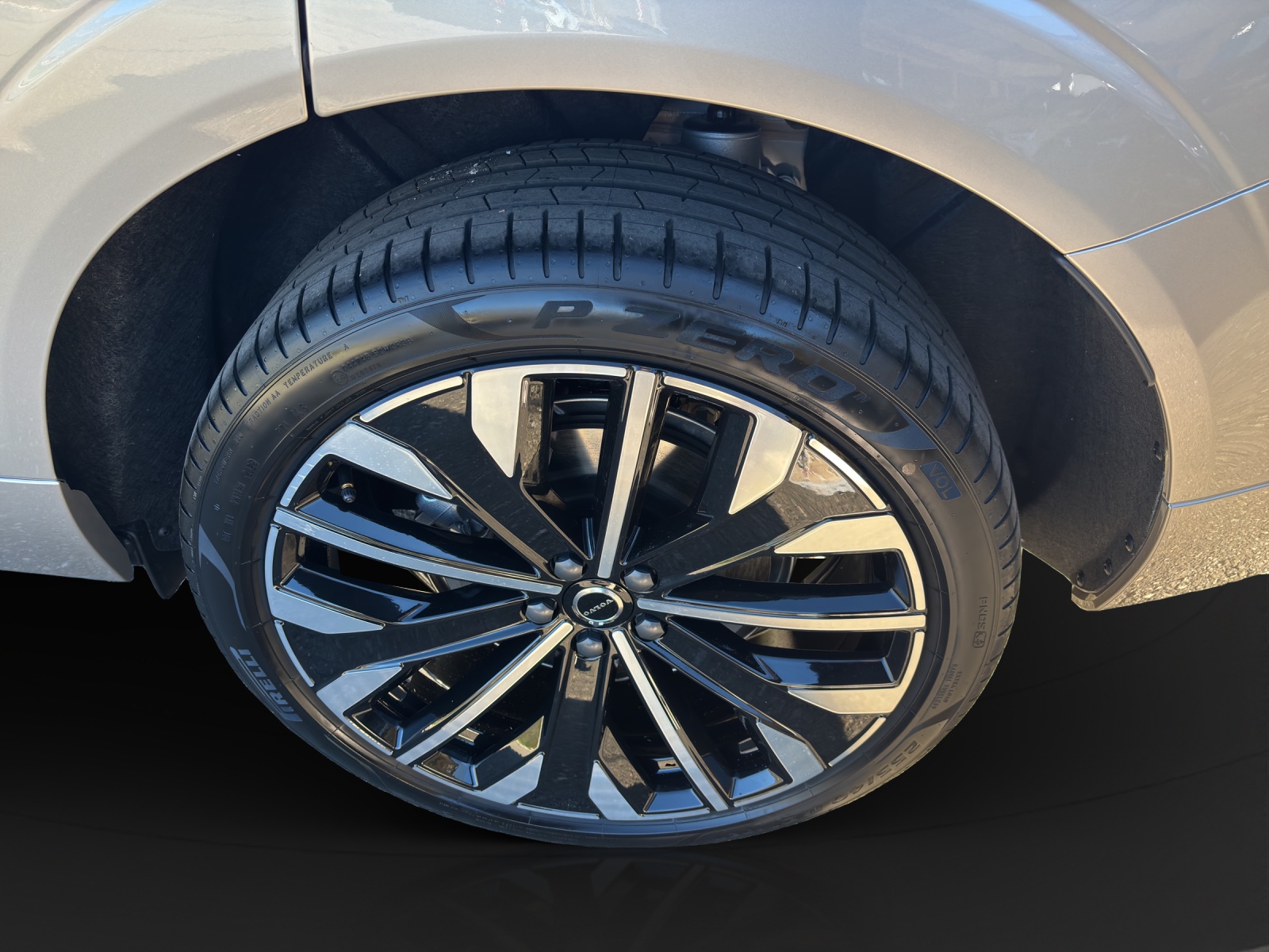 VOLVO XC60 2.0 T8 TE Ultra Dark eAWD-image-3