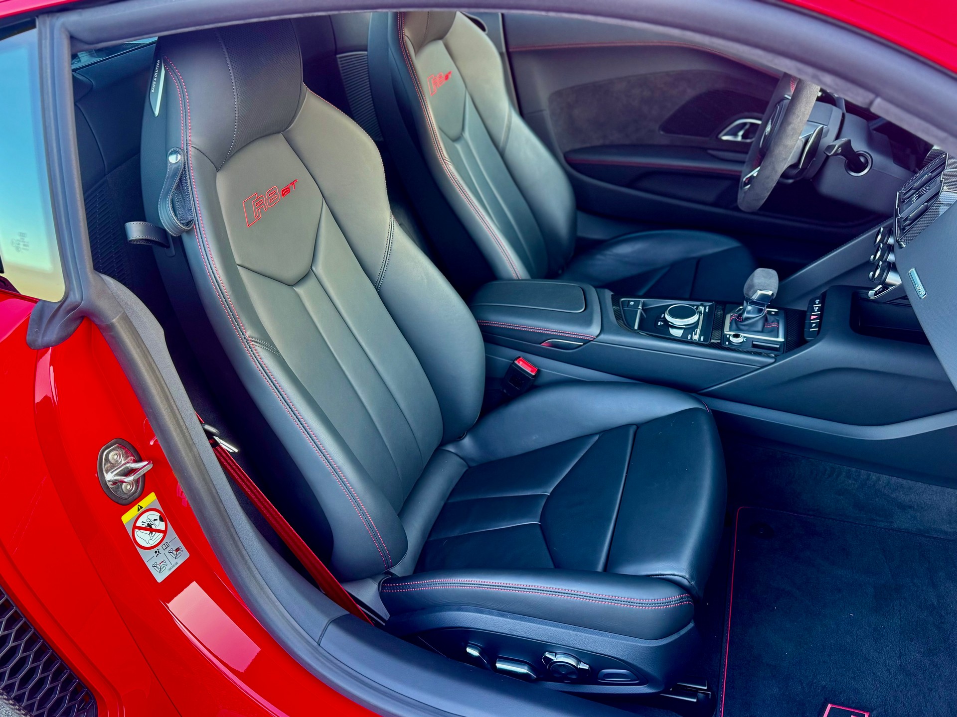 AUDI R8 Coupé GT No 110/333 (collector)-image-12