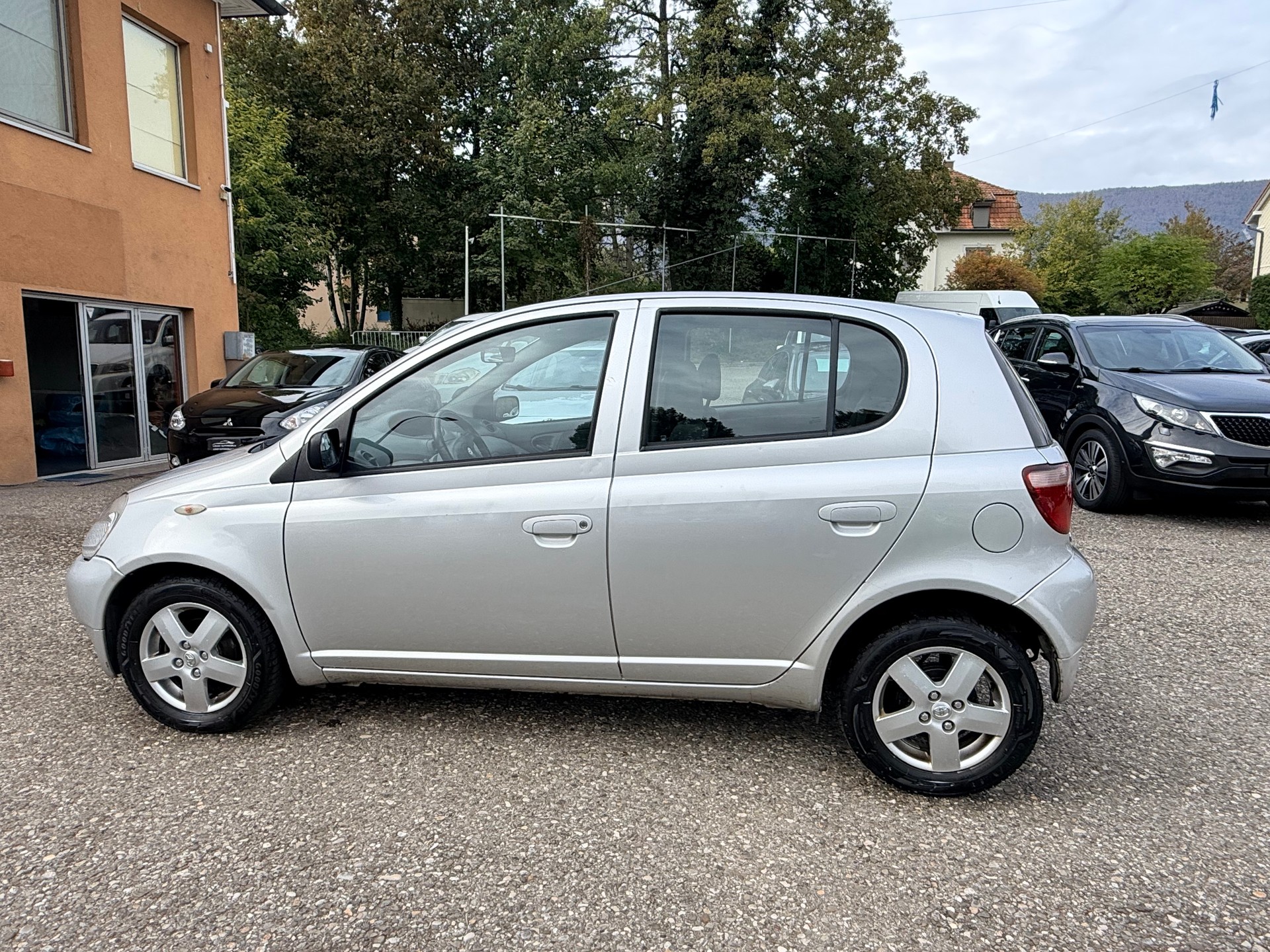 TOYOTA Yaris 1.3 Linea Sol-image-8