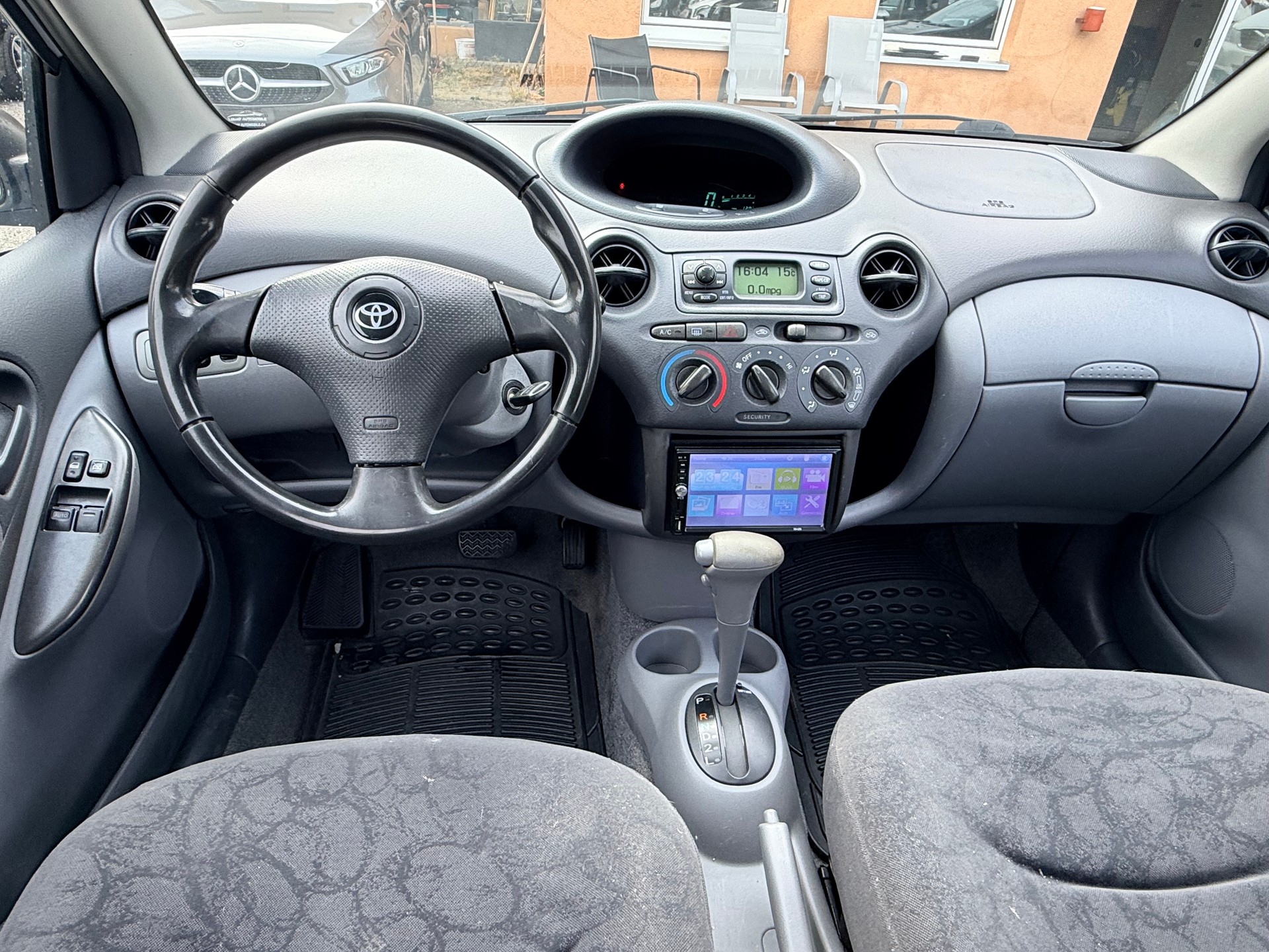 TOYOTA Yaris 1.3 Linea Sol-image-18