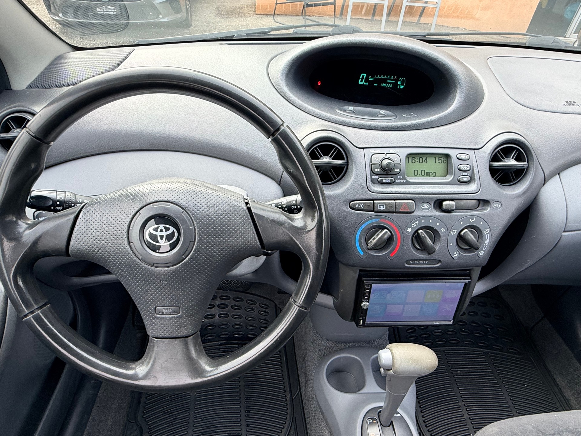 TOYOTA Yaris 1.3 Linea Sol-image-17