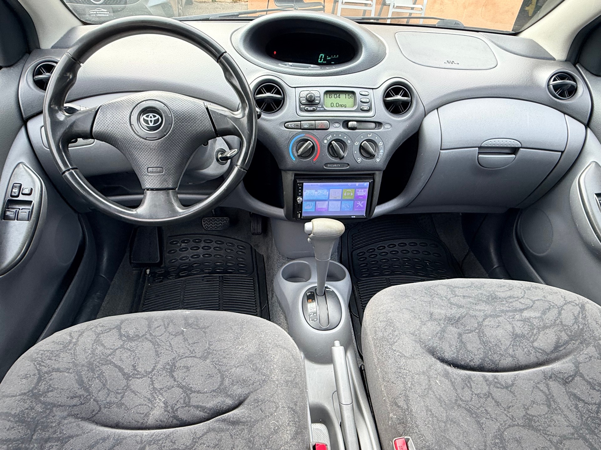 TOYOTA Yaris 1.3 Linea Sol-image-15