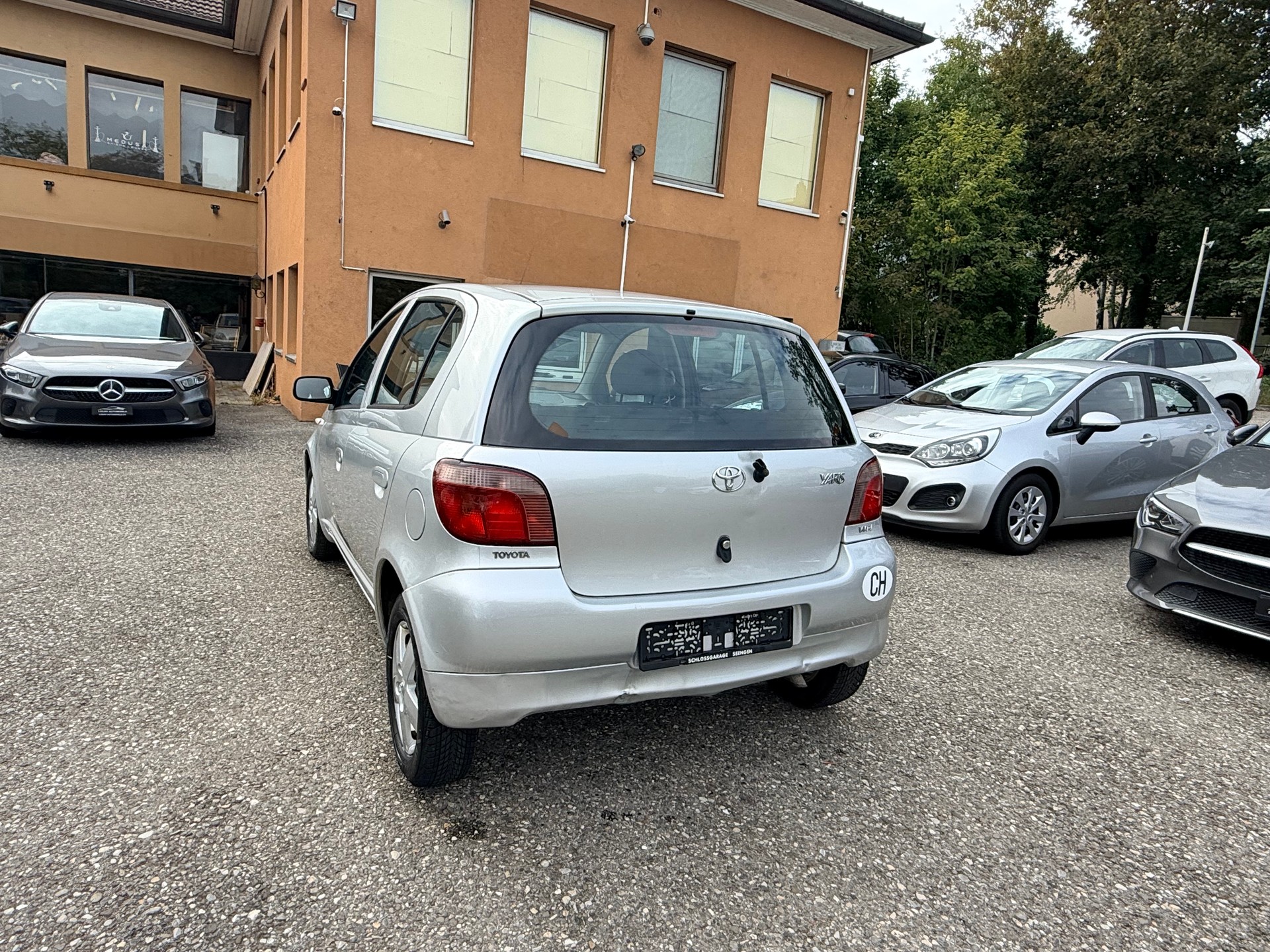 TOYOTA Yaris 1.3 Linea Sol-image-6