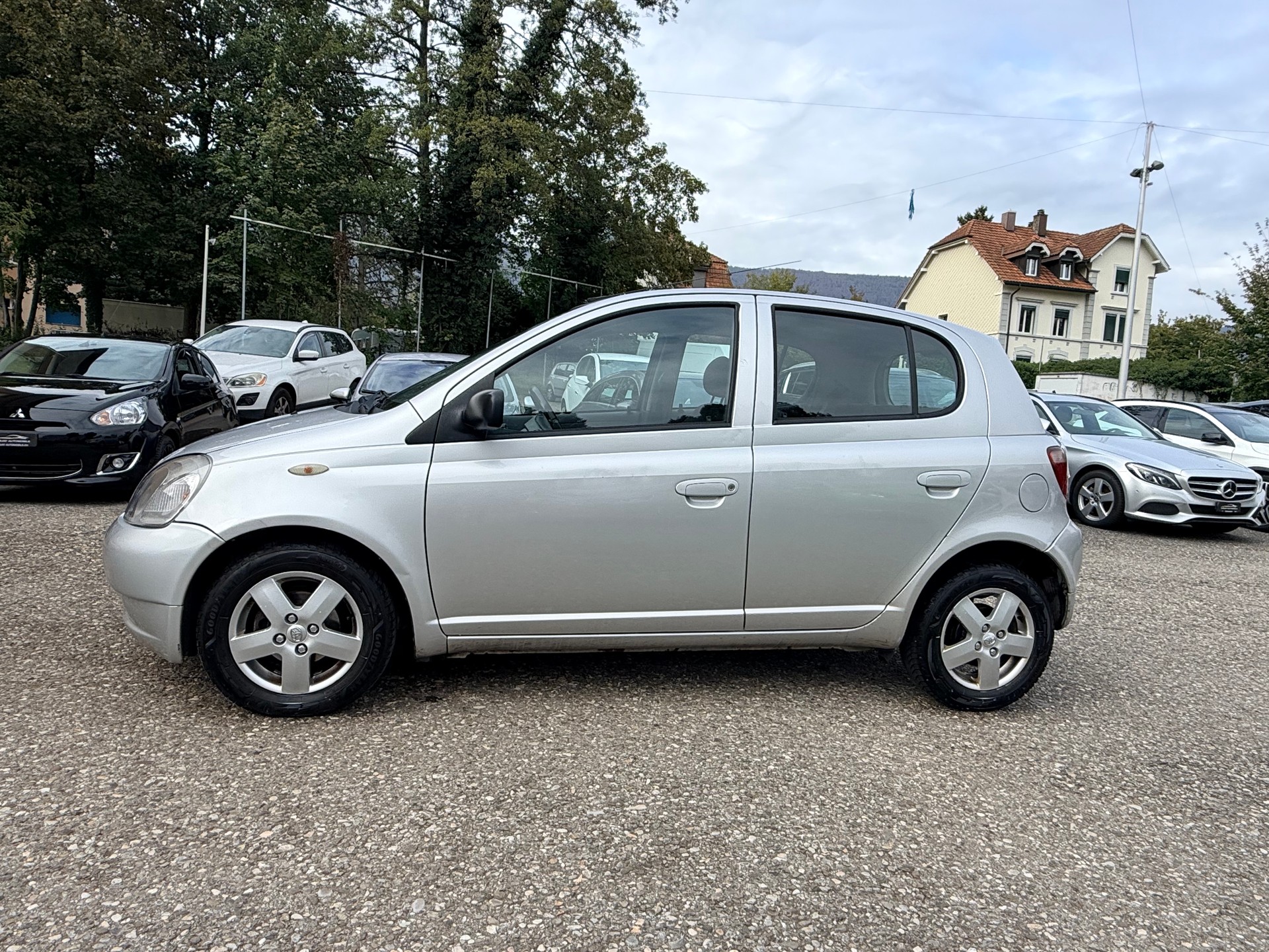 TOYOTA Yaris 1.3 Linea Sol-image-3