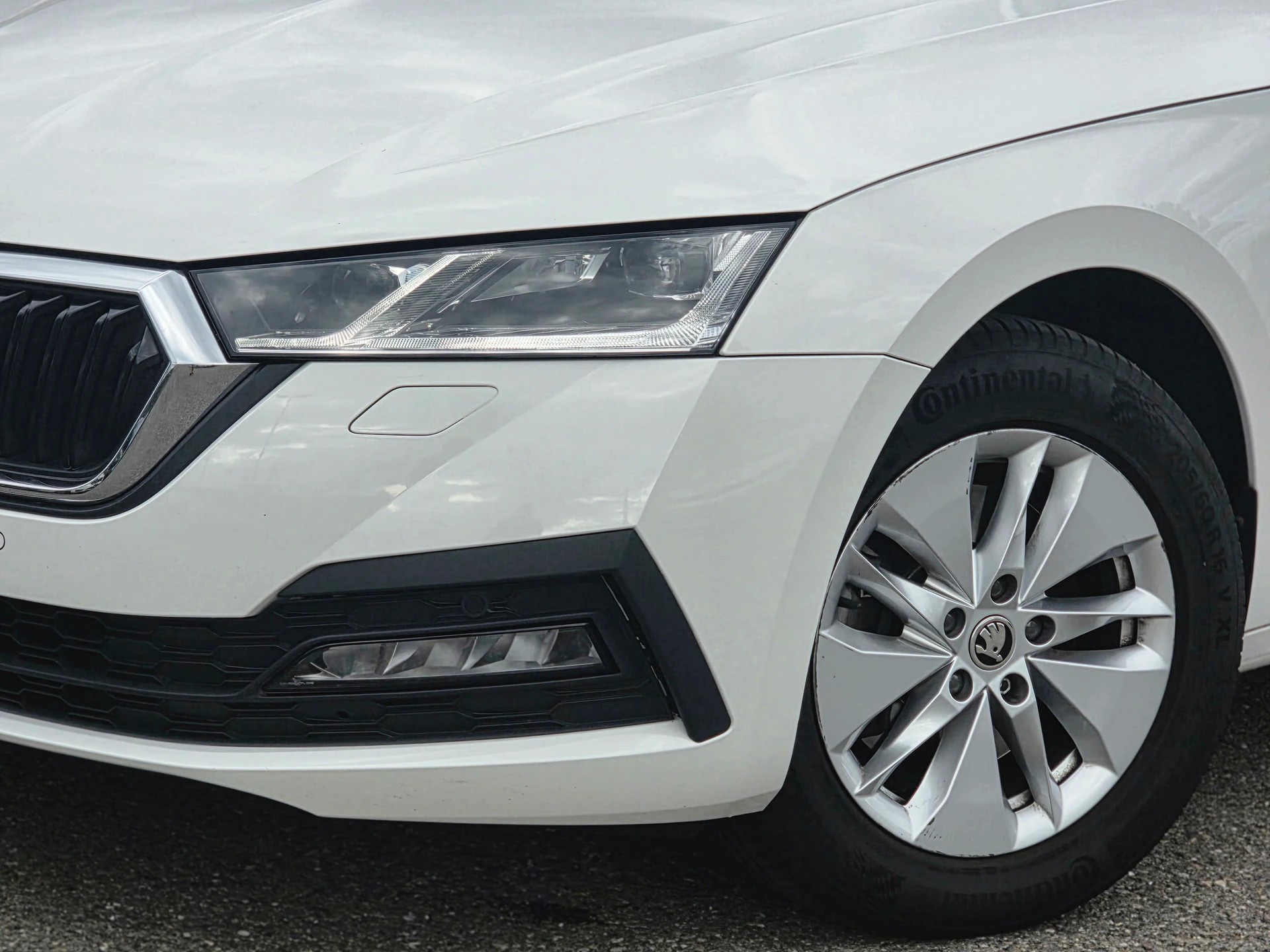 SKODA Octavia Combi 2.0 TDI DSG Sport 4x4 * CH-Fahrzeug * Top Zustand * 8-Fach *-image-1