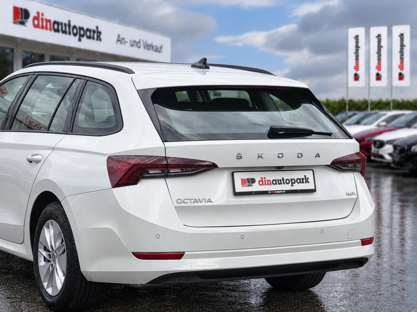 SKODA Octavia Combi 2.0 TDI DSG Sport 4x4 * CH-Fahrzeug * Top Zustand * 8-Fach *-image-5