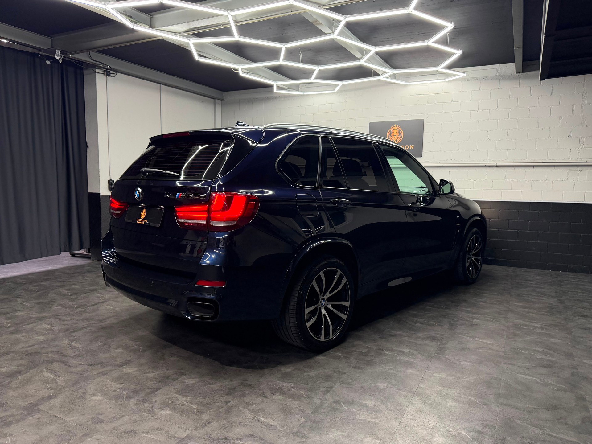 BMW X5 xDrive M50d Steptronic M-Paket | Panorama Dach | Harman/Kardon | Head-Up | 360° Kamera-image-9