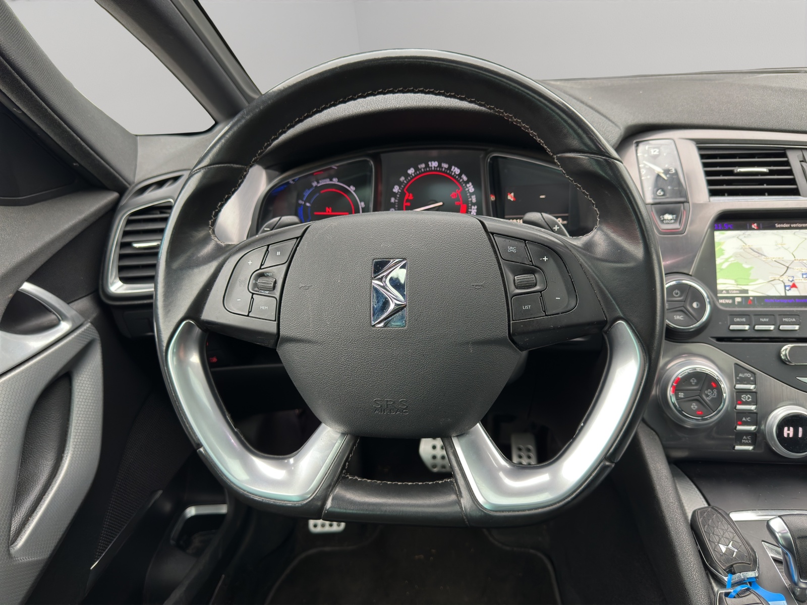 DS AUTOMOBILES DS 5 HYbrid4 200 Faubourg Addict EGS6-image-17