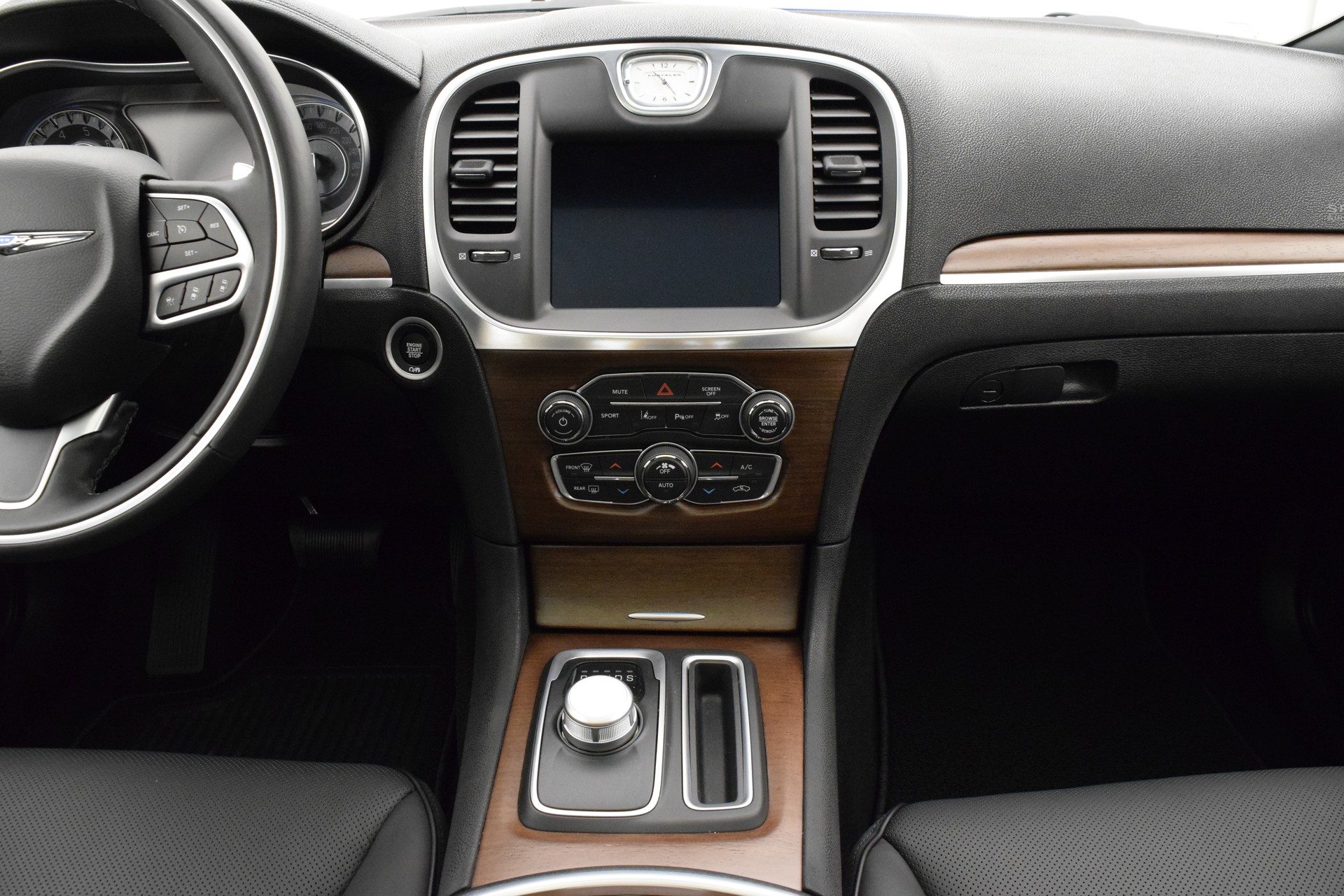 CHRYSLER 300C 5.7 V8-image-13