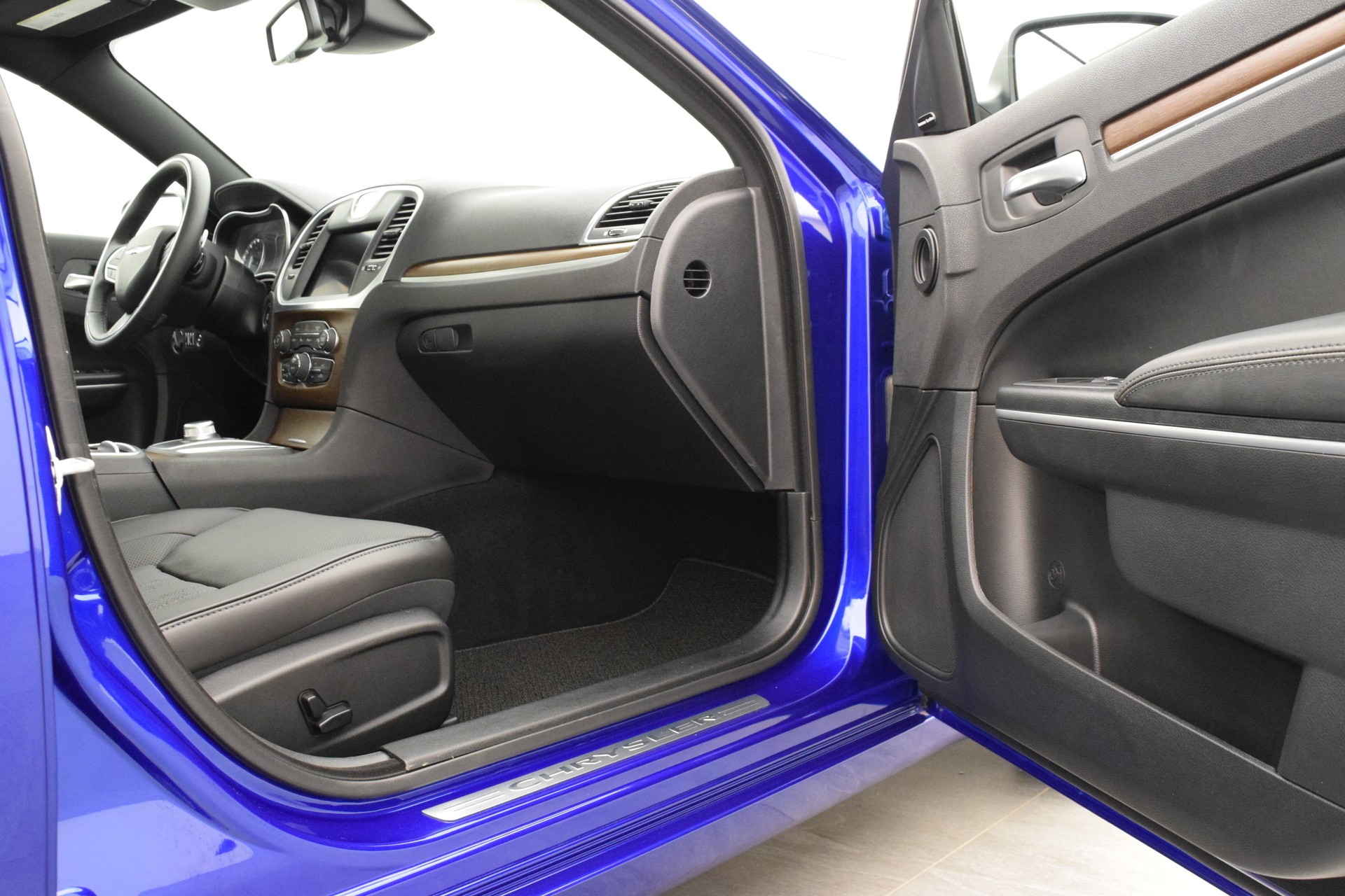 CHRYSLER 300C 5.7 V8-image-11