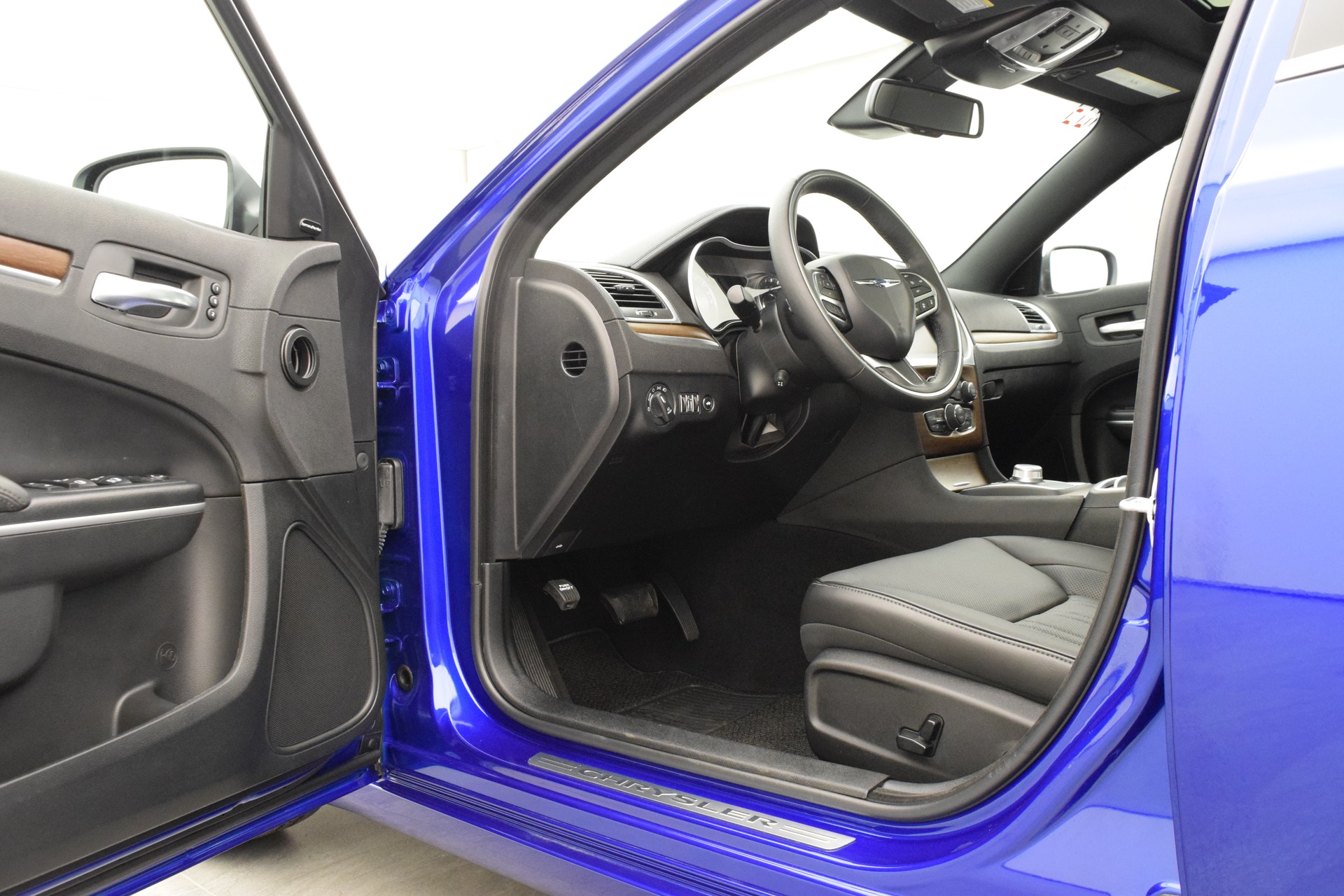 CHRYSLER 300C 5.7 V8-image-7