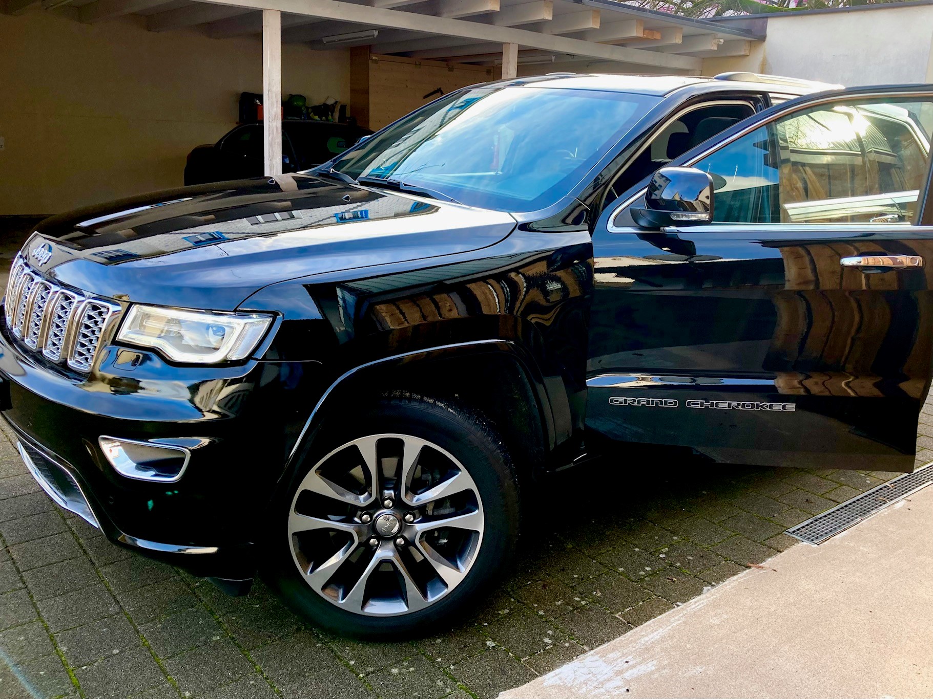JEEP Grand Cherokee 3.0 CRD Overland Automatic-image-1