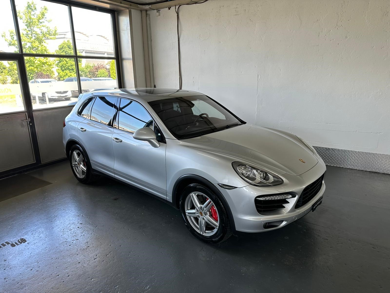 PORSCHE Cayenne Turbo-image-0