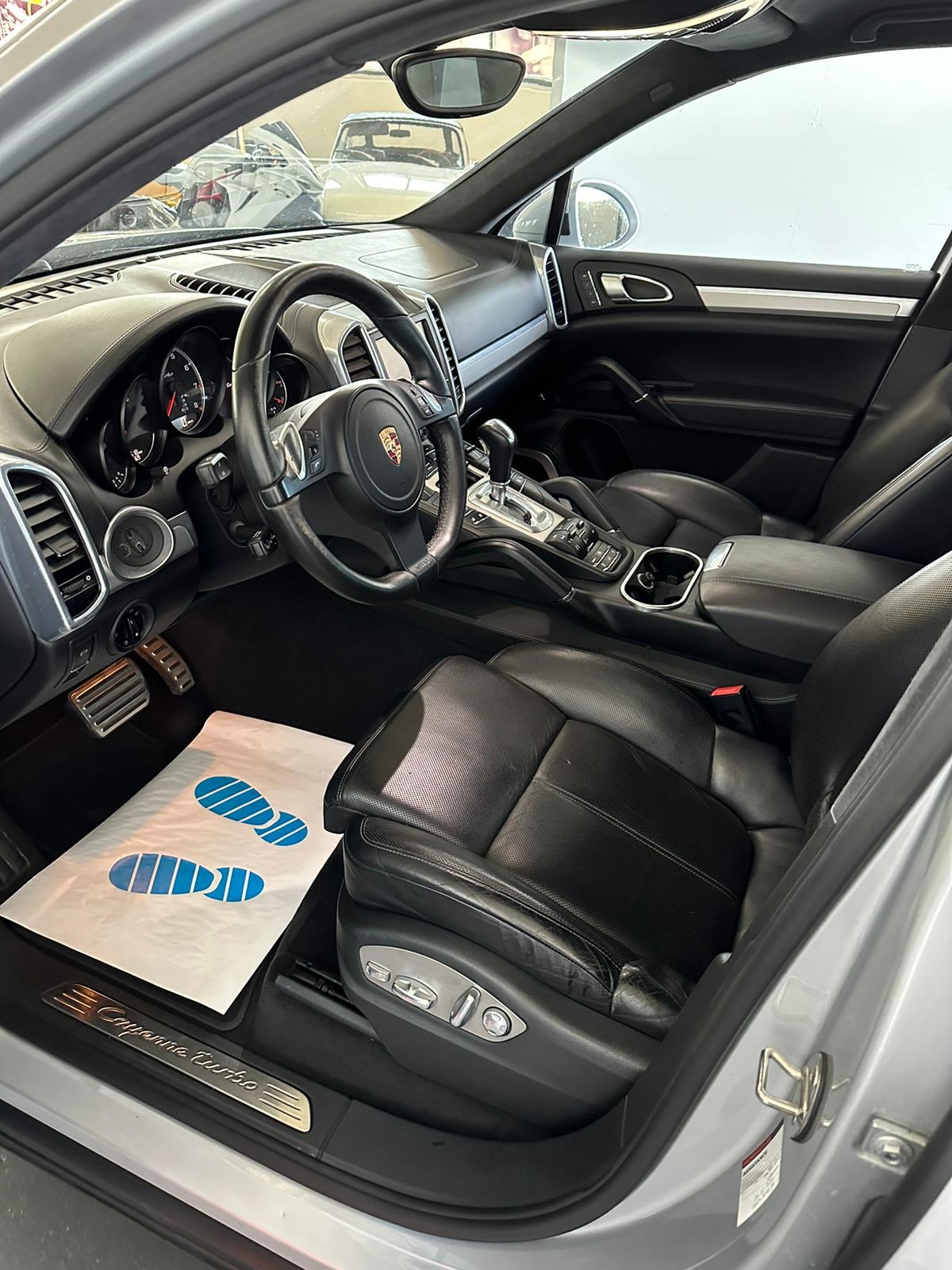 PORSCHE Cayenne Turbo-image-10