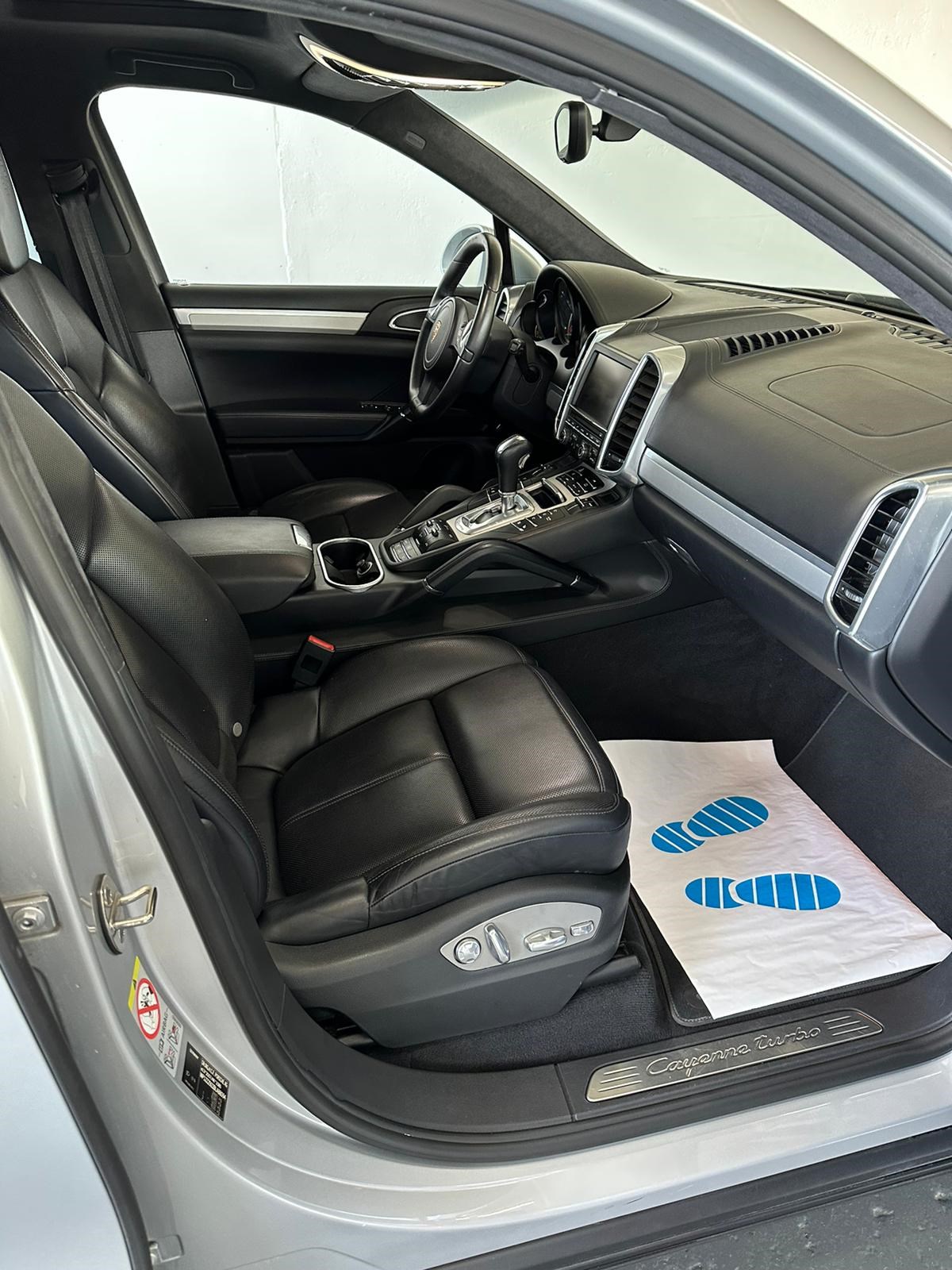 PORSCHE Cayenne Turbo-image-15