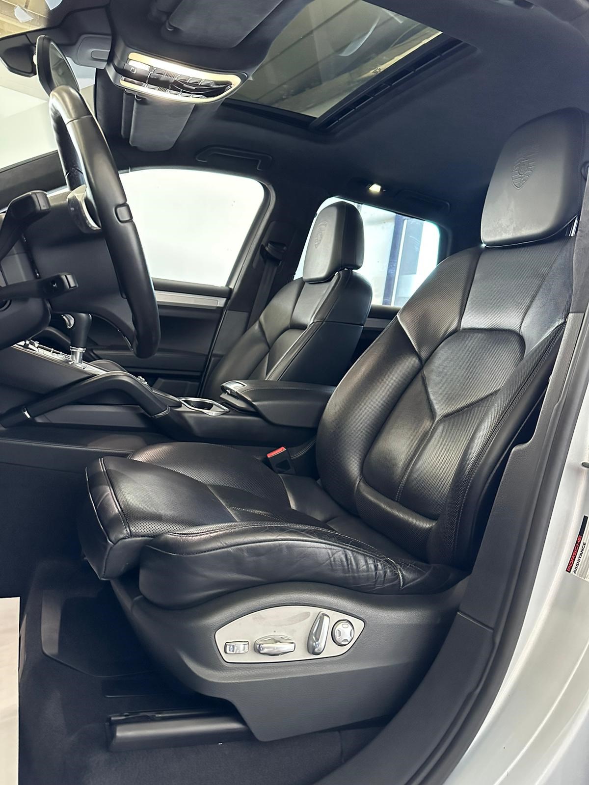 PORSCHE Cayenne Turbo-image-11