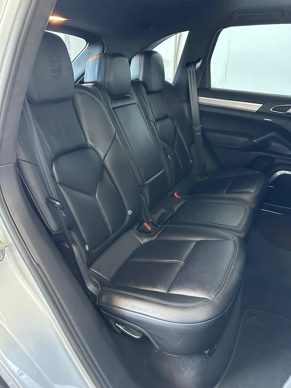 PORSCHE Cayenne Turbo-image-18