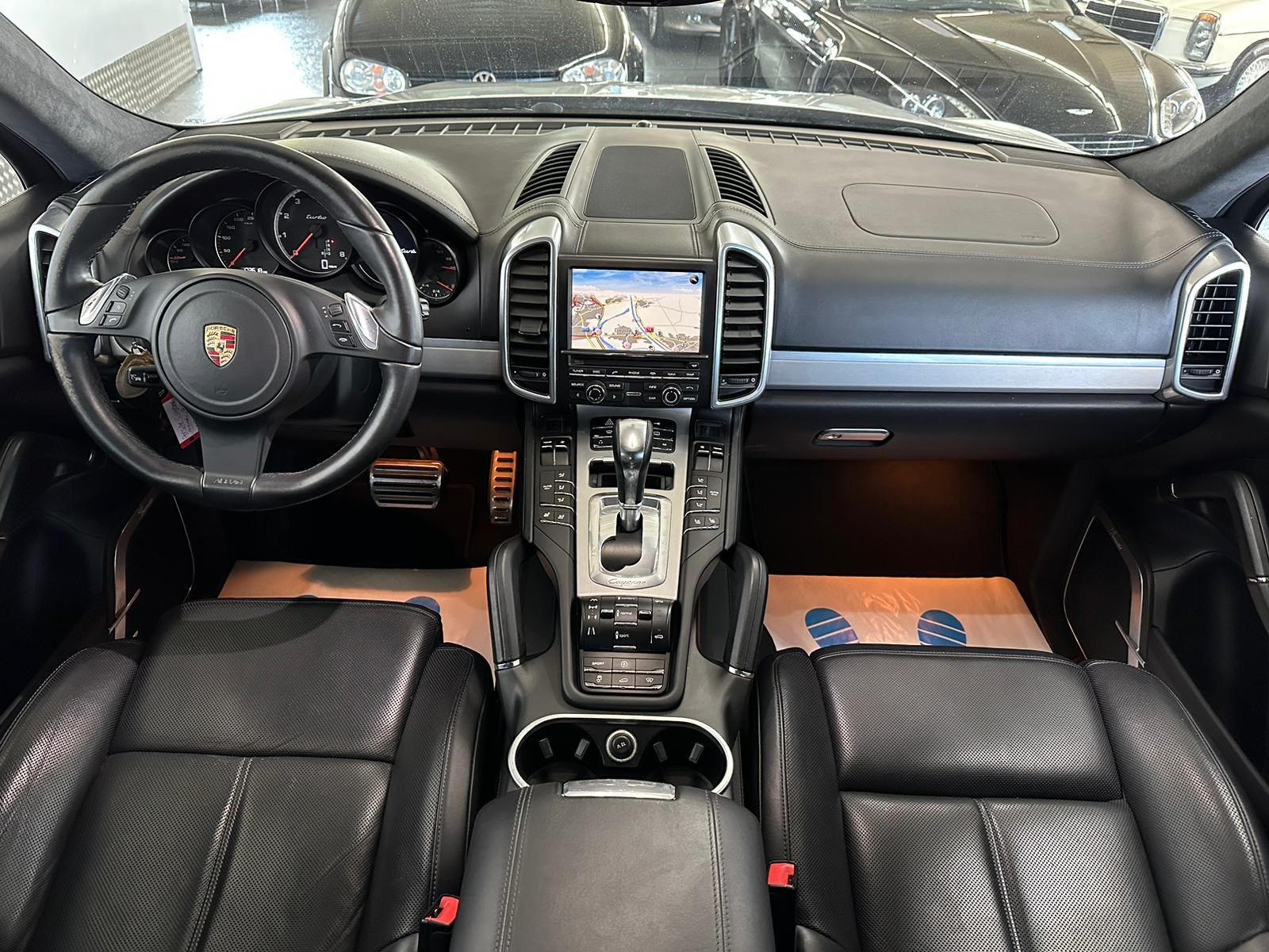 PORSCHE Cayenne Turbo-image-12
