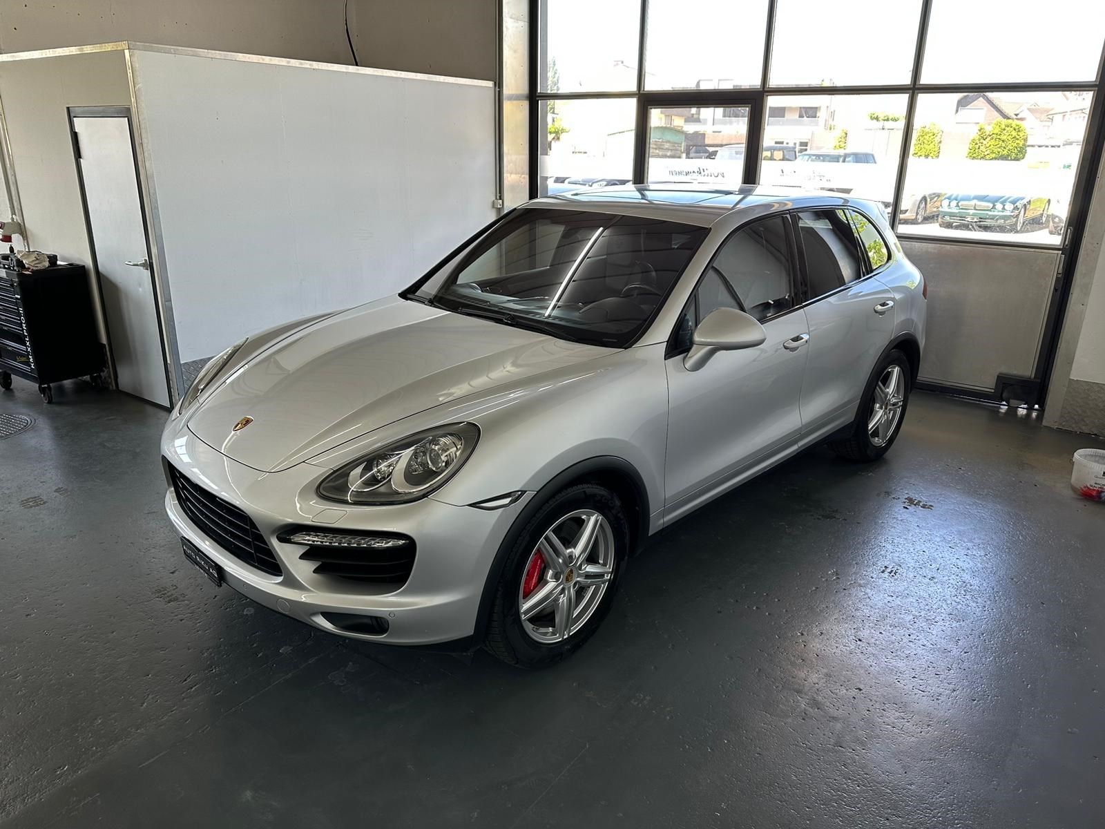 PORSCHE Cayenne Turbo-image-3