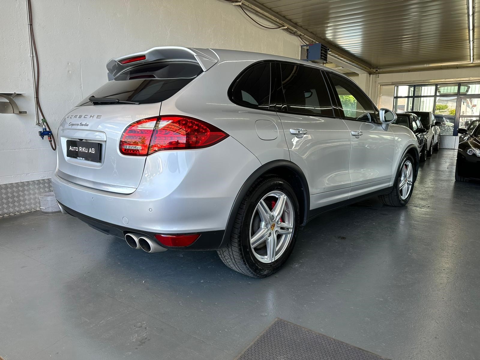 PORSCHE Cayenne Turbo-image-7