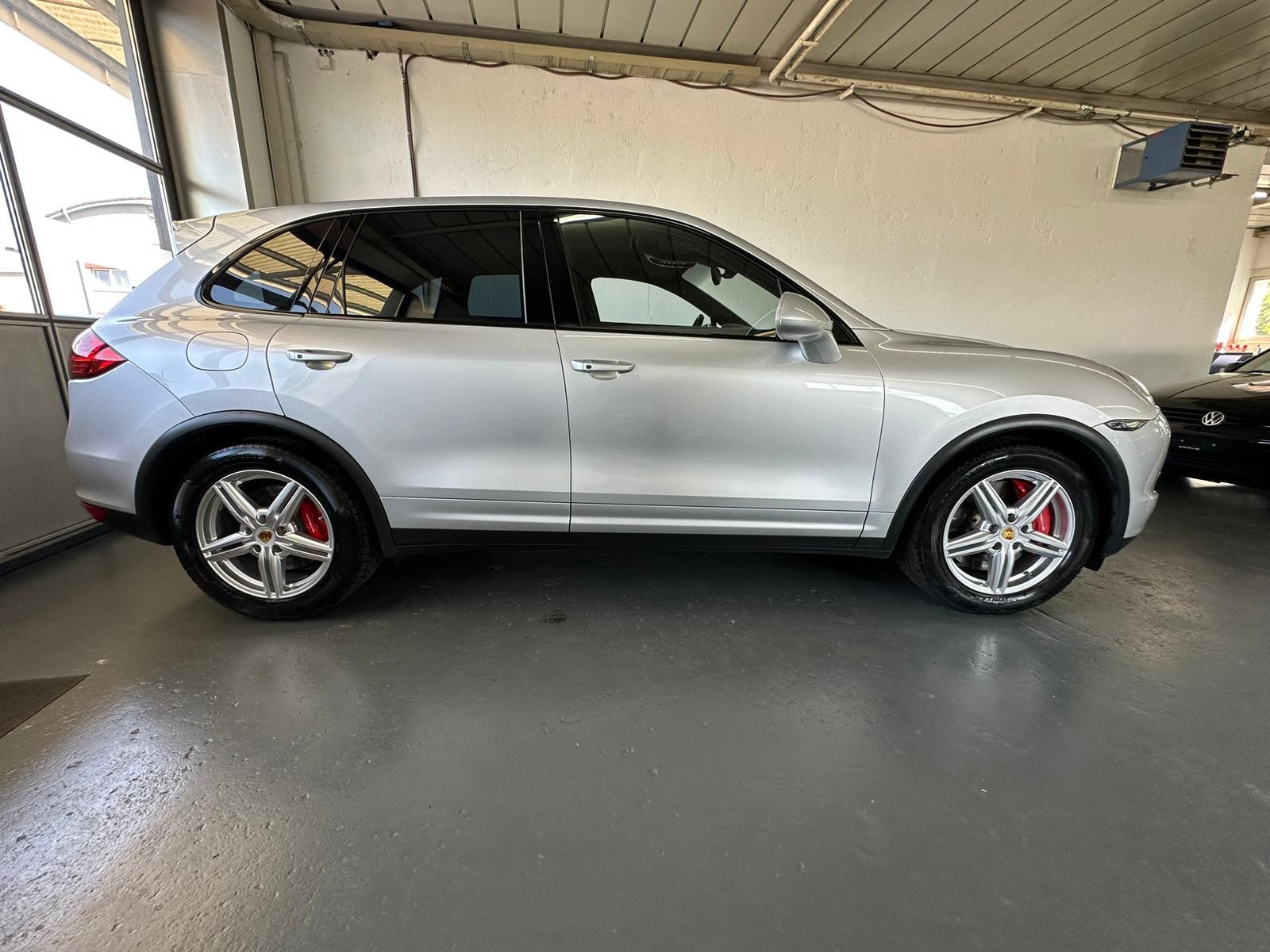 PORSCHE Cayenne Turbo-image-5