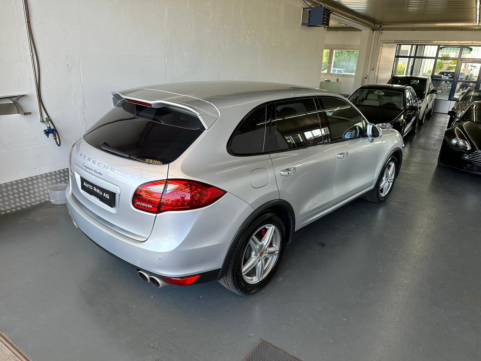 PORSCHE Cayenne Turbo-image-6