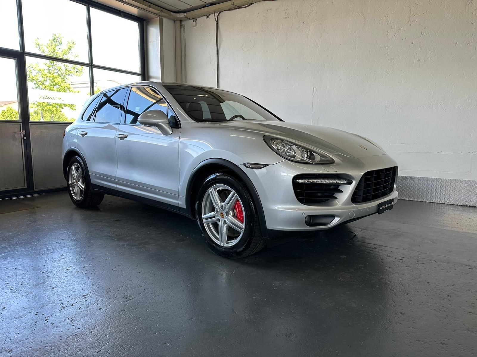 PORSCHE Cayenne Turbo-image-1