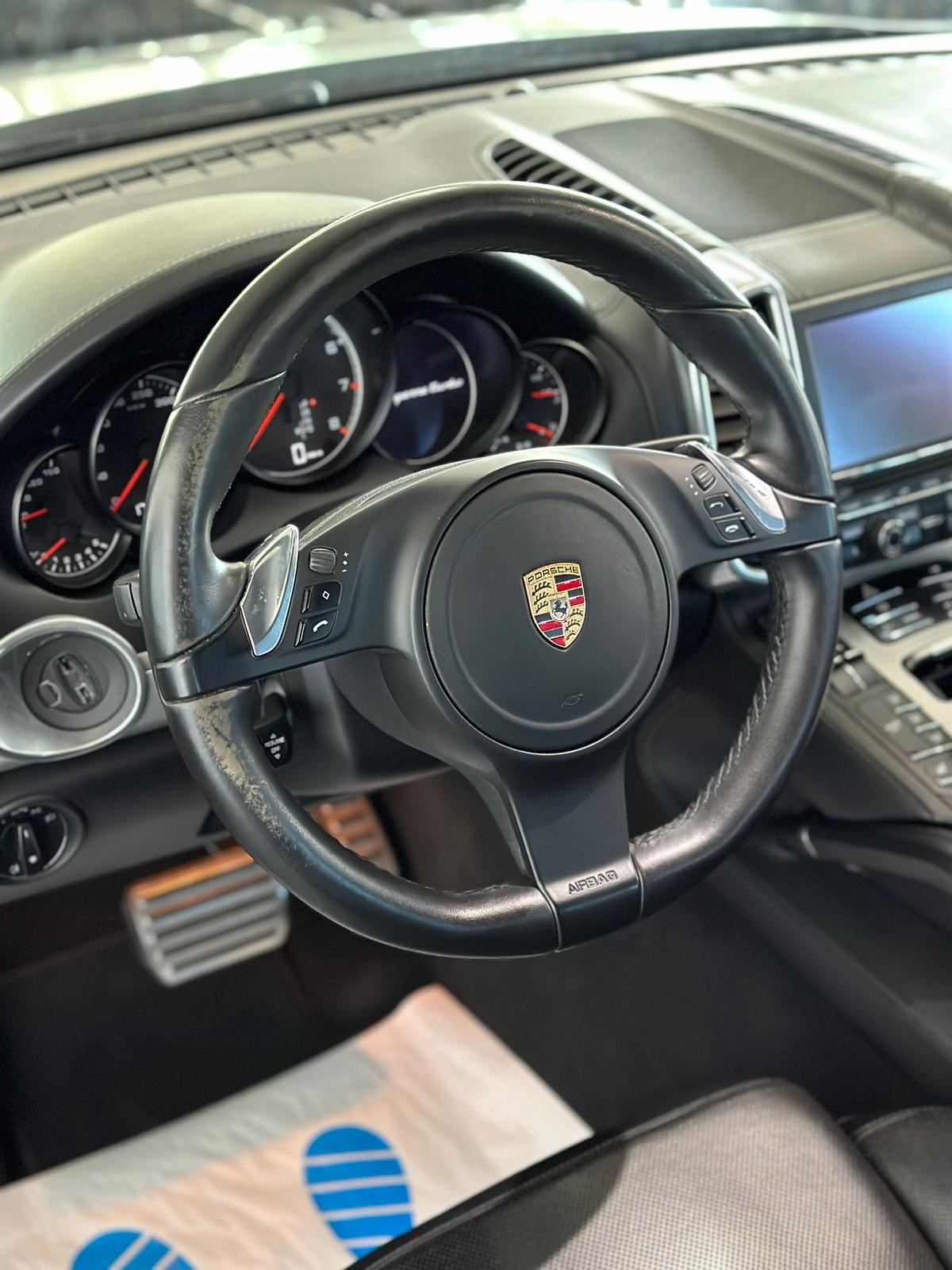 PORSCHE Cayenne Turbo-image-9