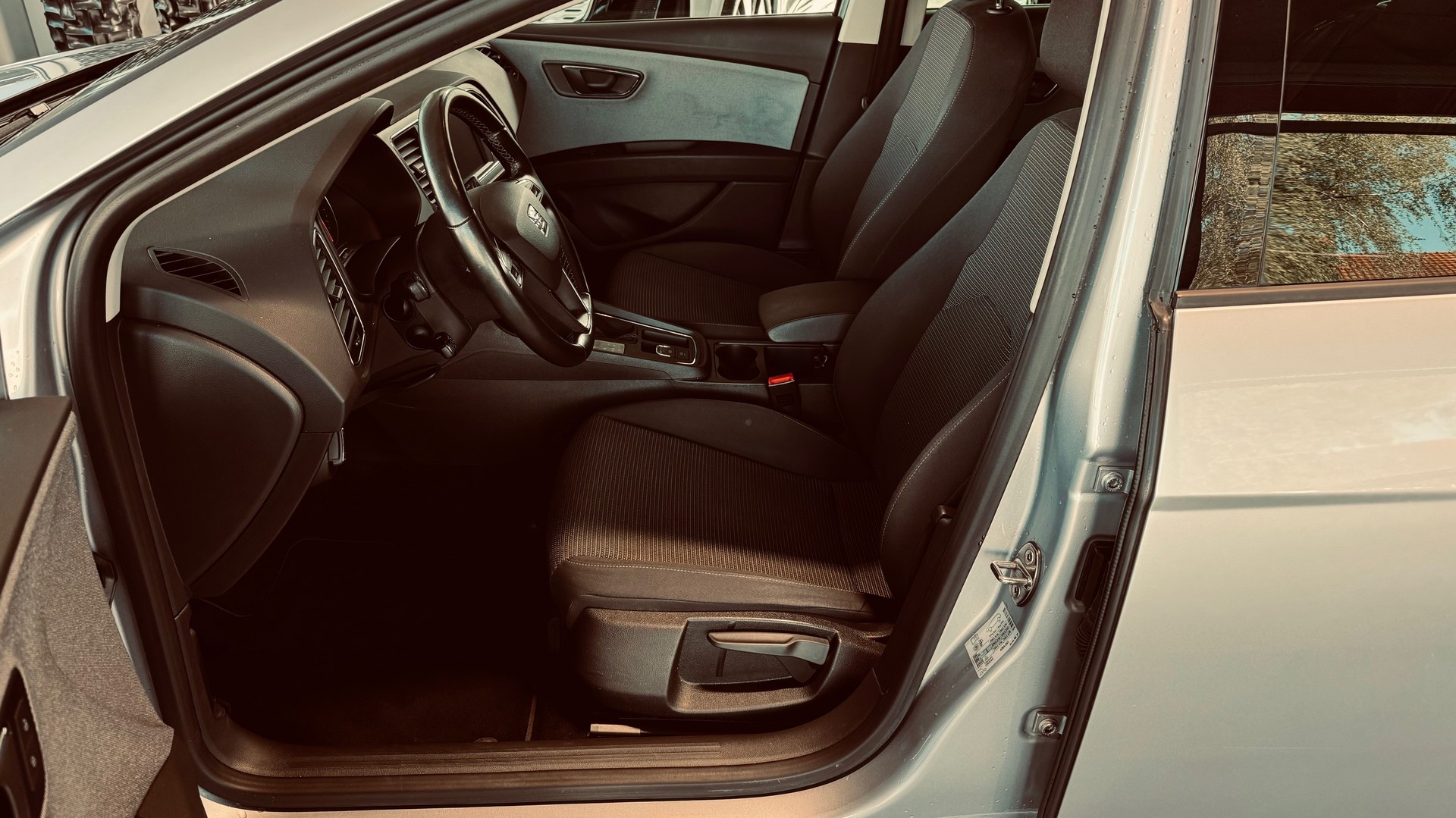 SEAT Leon ST 1.6 TDI CR Style DSG-image-7