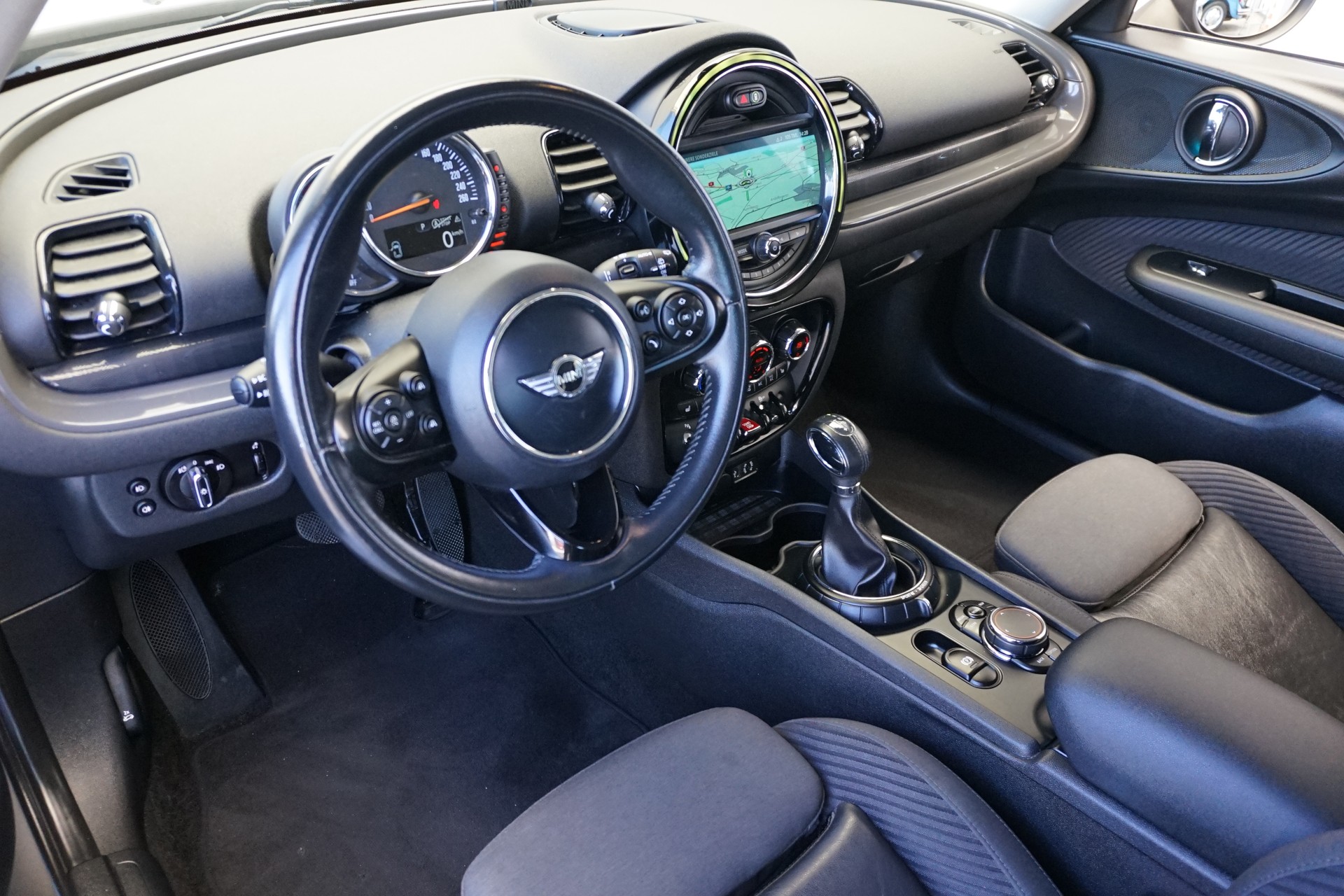 MINI Clubman Cooper 136PS Automat-image-18