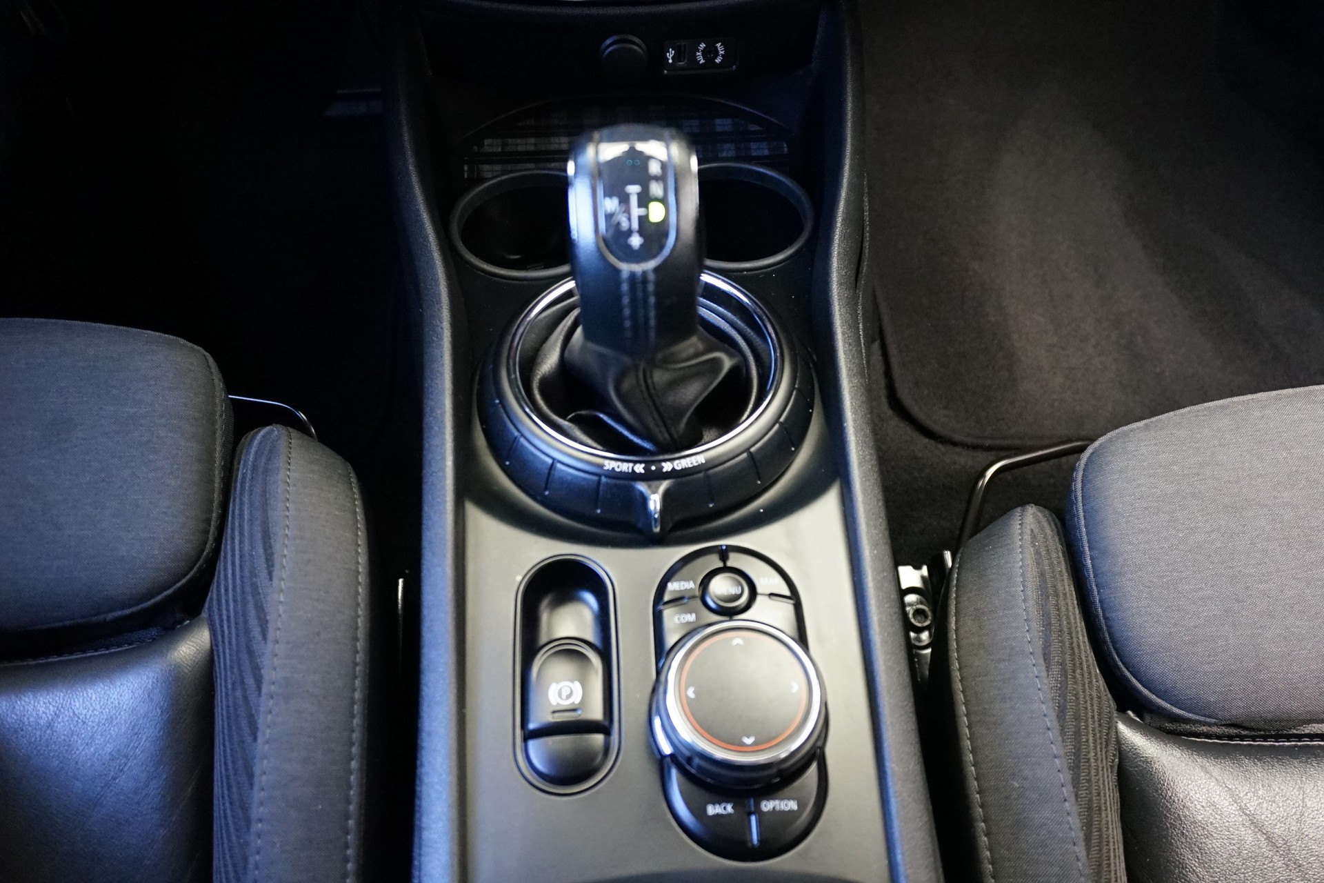 MINI Clubman Cooper 136PS Automat-image-21