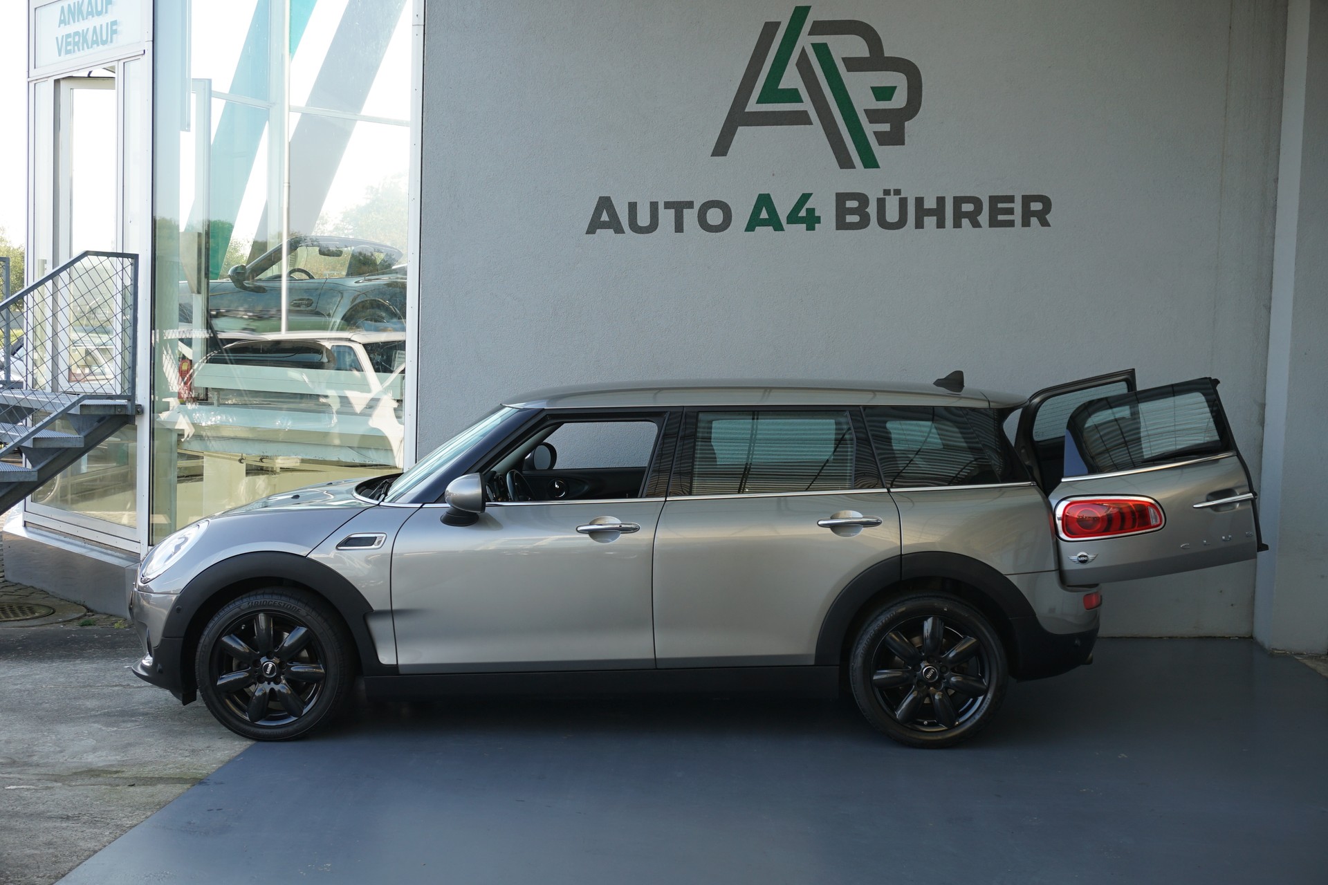 MINI Clubman Cooper 136PS Automat-image-0