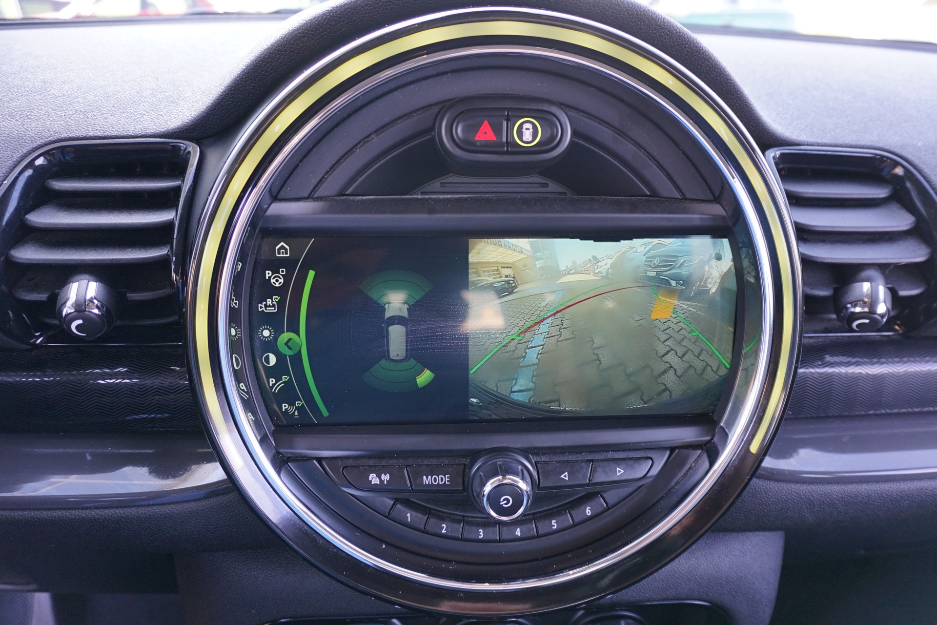 MINI Clubman Cooper 136PS Automat-image-23