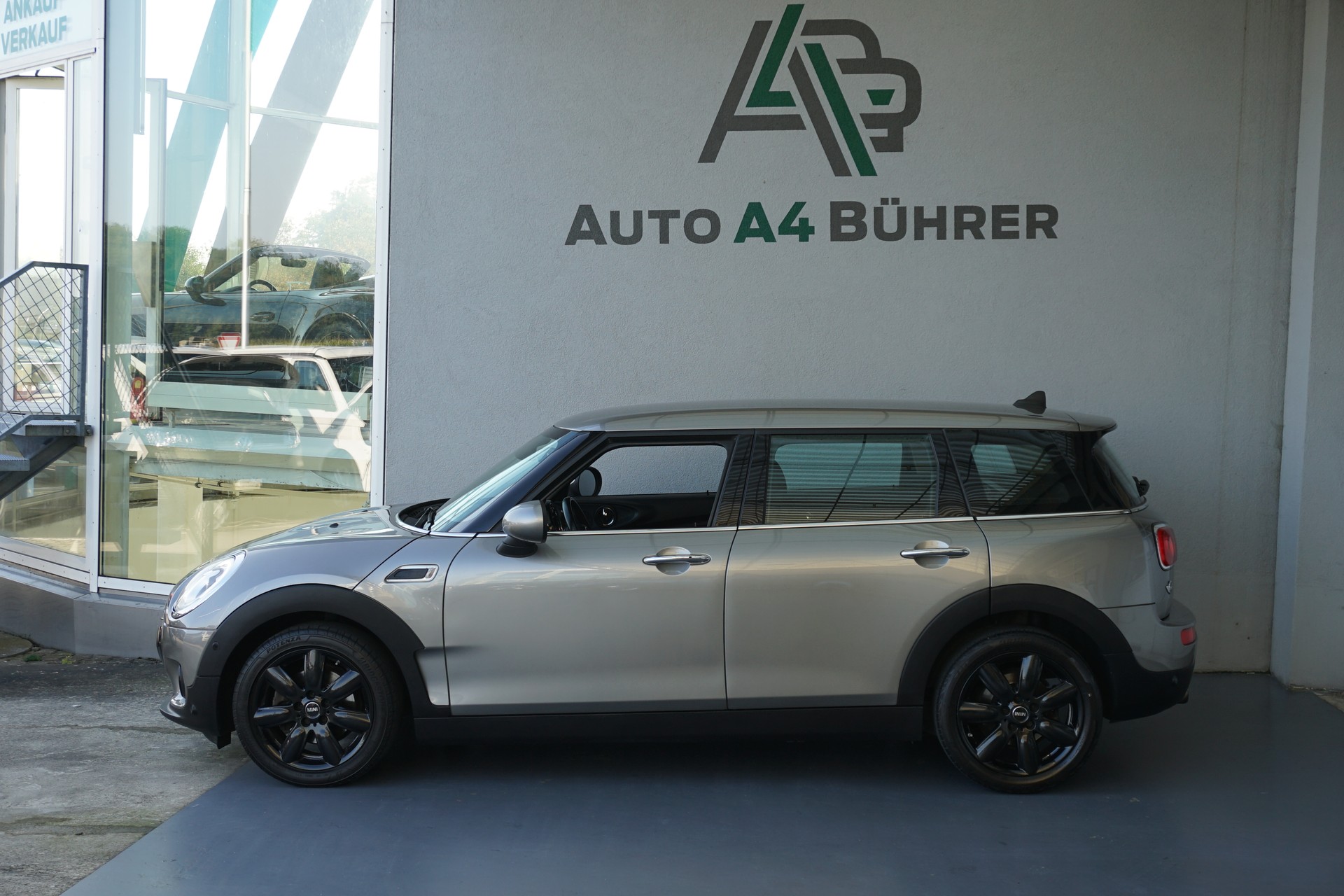MINI Clubman Cooper 136PS Automat-image-1
