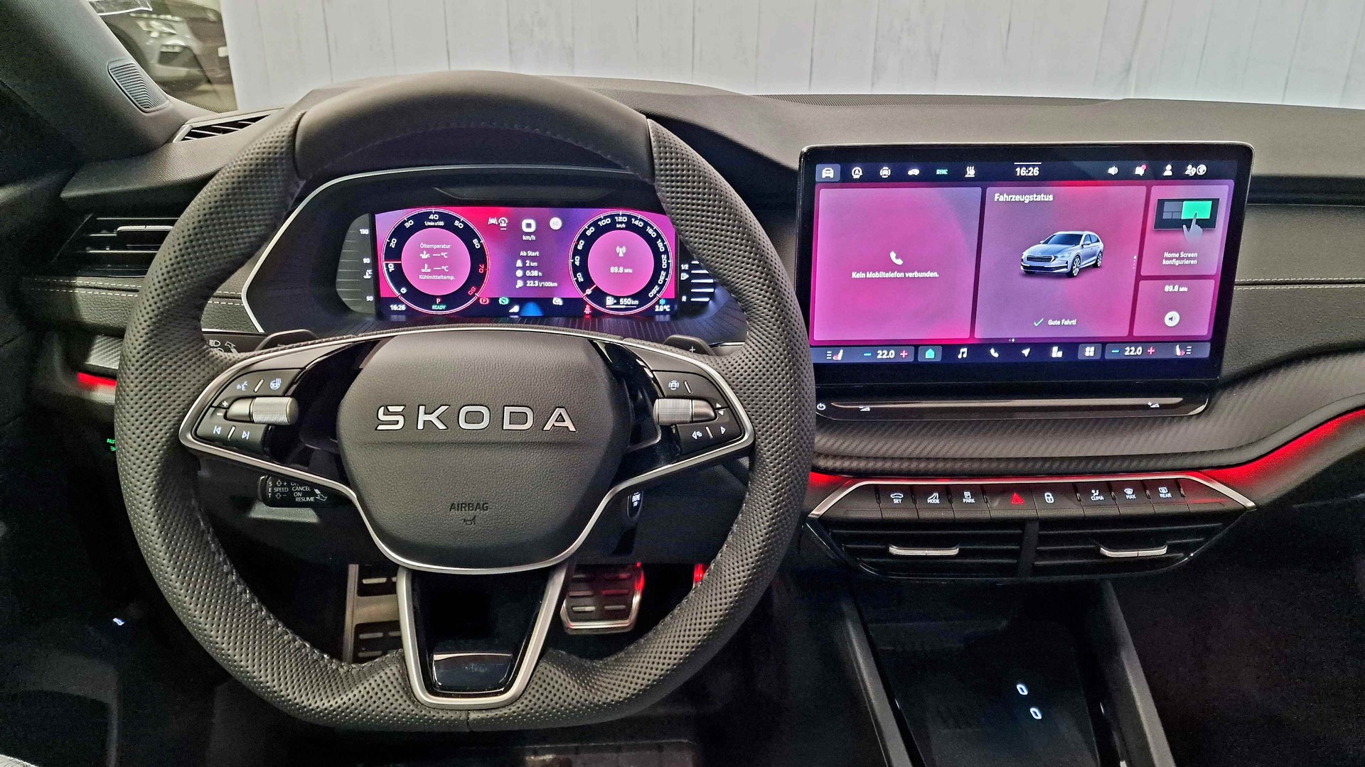 SKODA Octavia Combi 1.5 TSI mHEV DSG Sport Line-image-4
