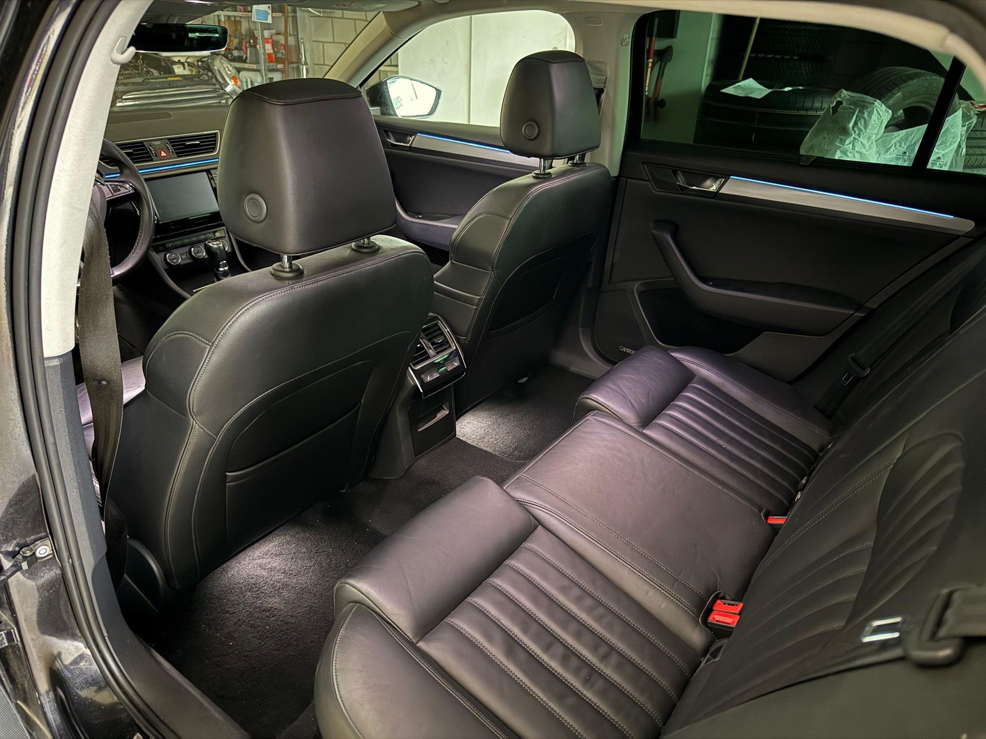 SKODA Superb Combi 2.0 TDi Style 4x4 DSG-image-10