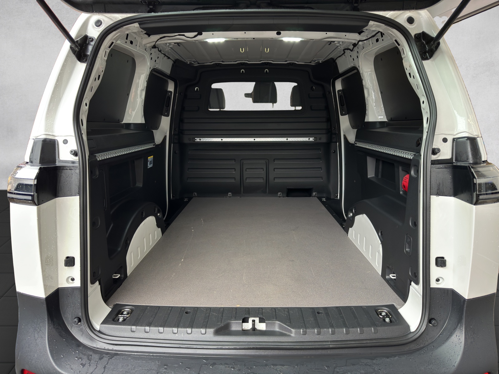 VW ID. Buzz Cargo-image-10