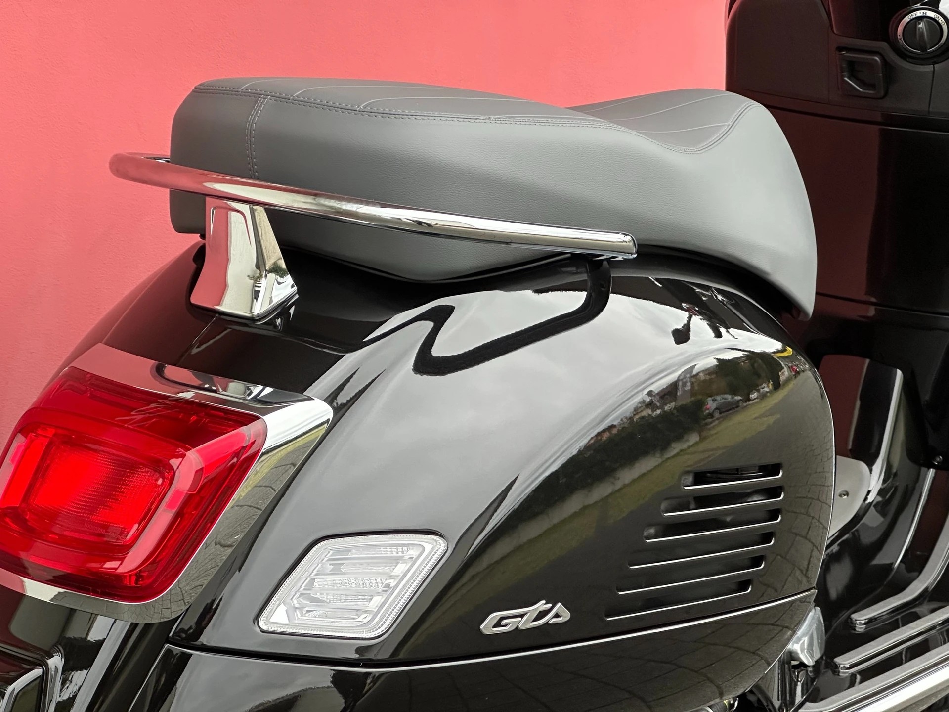 PIAGGIO Vespa GTS 125 RST Euro 5+-image-9