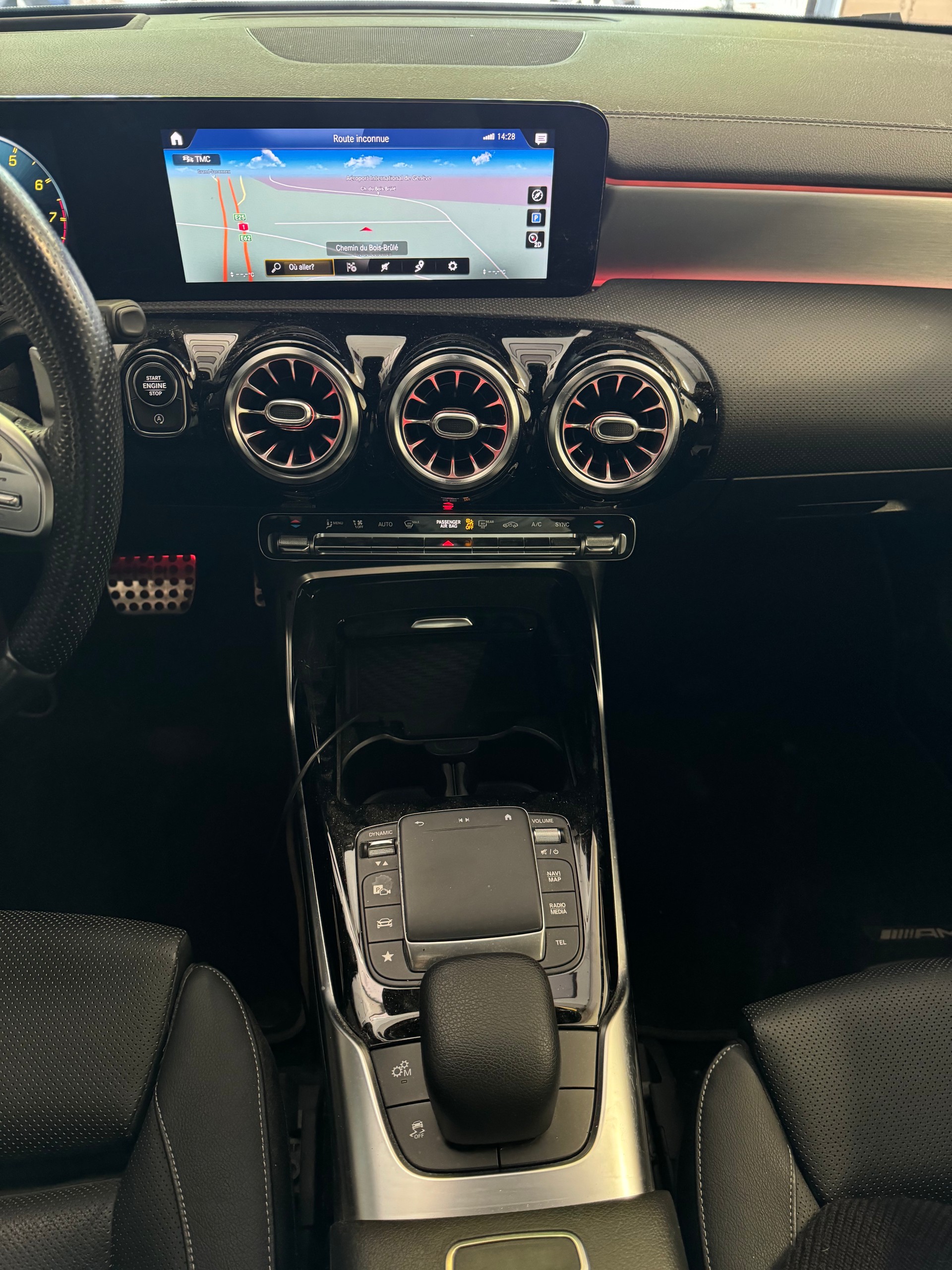 MERCEDES-BENZ A 35 AMG 4Matic Speedshift-image-8