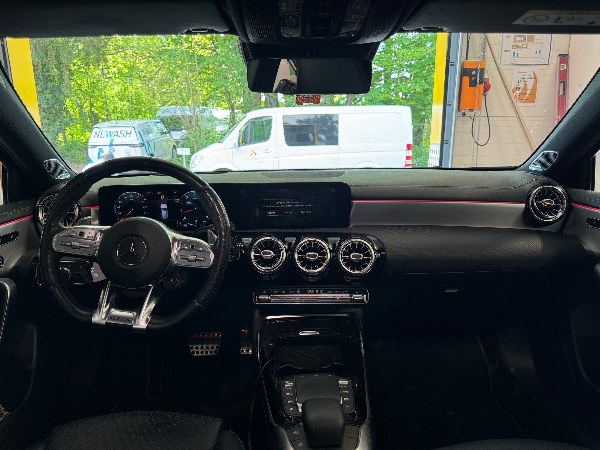 MERCEDES-BENZ A 35 AMG 4Matic Speedshift-image-5
