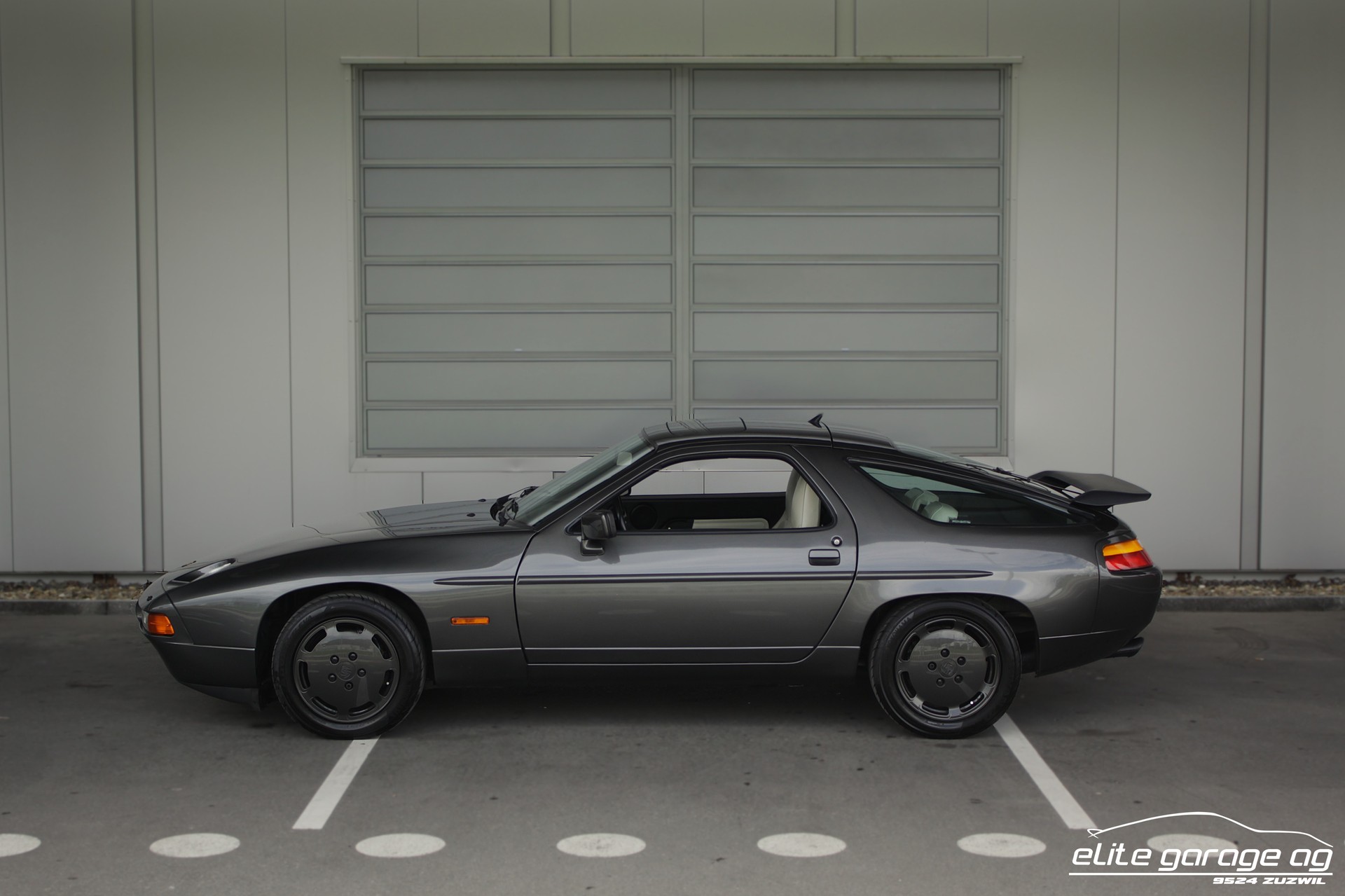 PORSCHE 928 S4-image-1