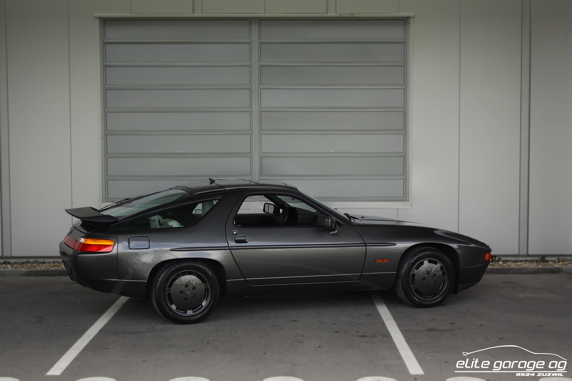 PORSCHE 928 S4-image-4