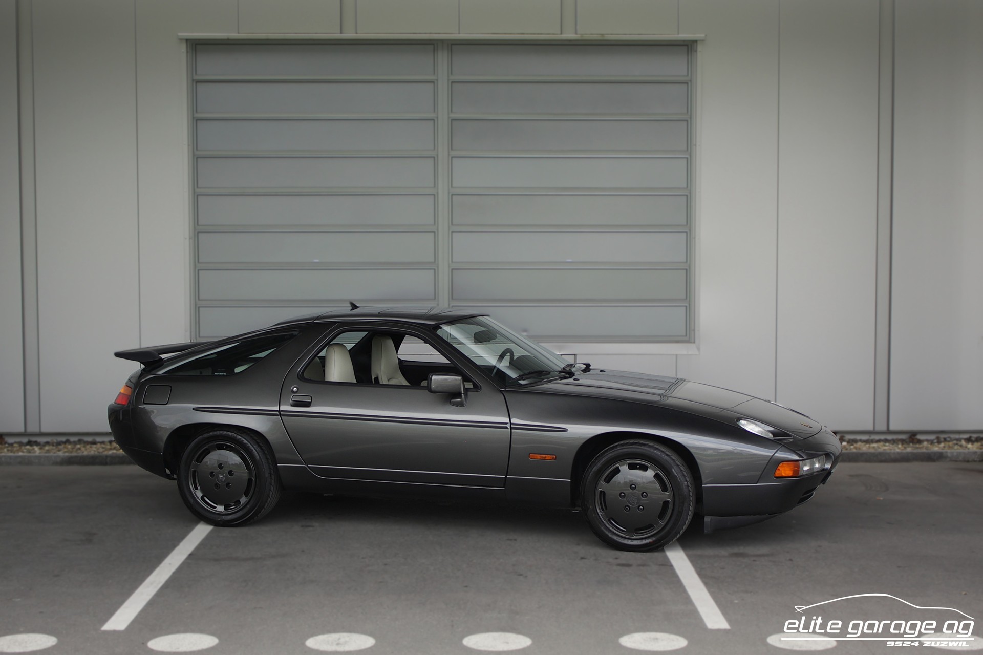 PORSCHE 928 S4-image-6
