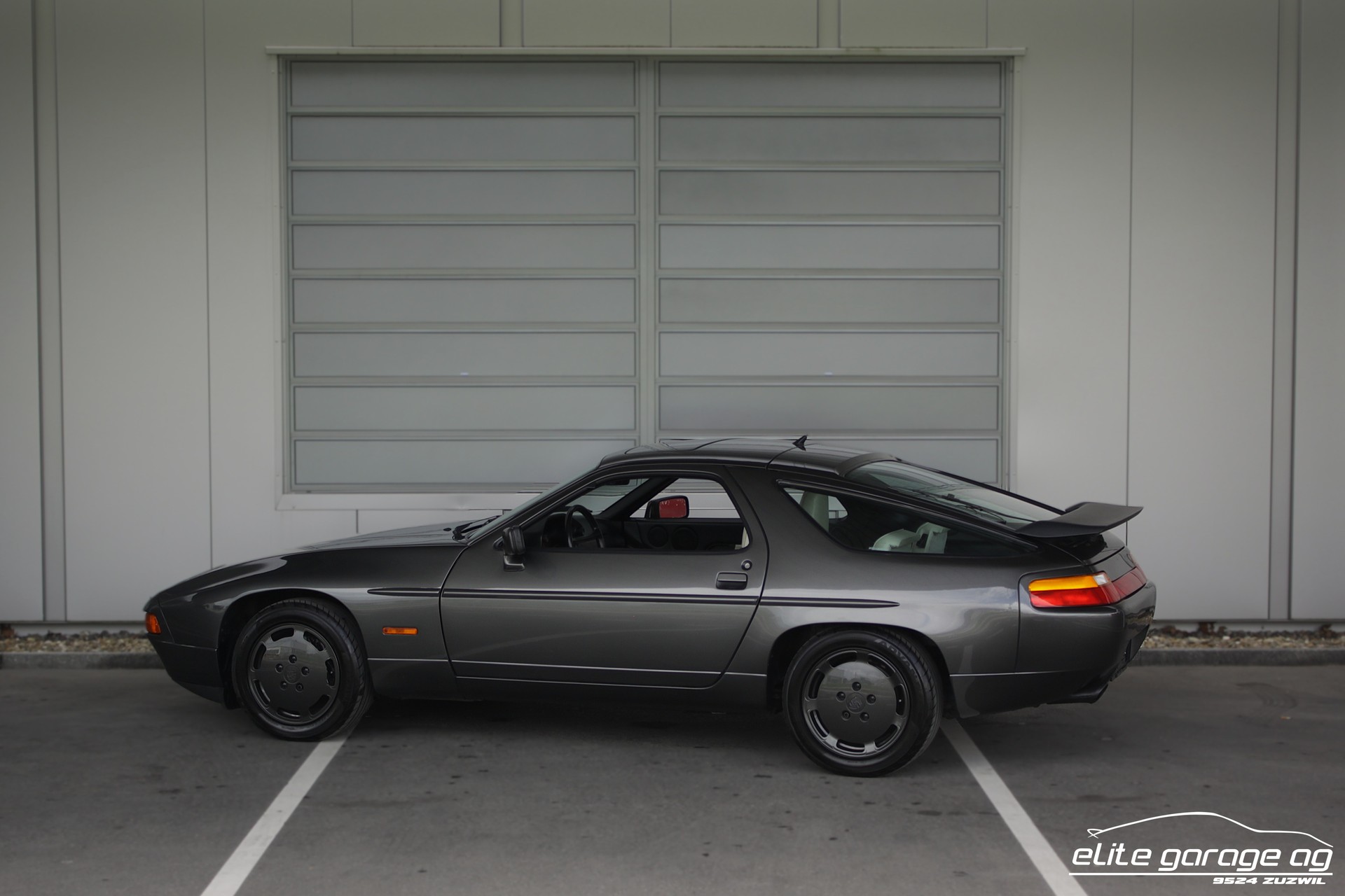 PORSCHE 928 S4-image-2