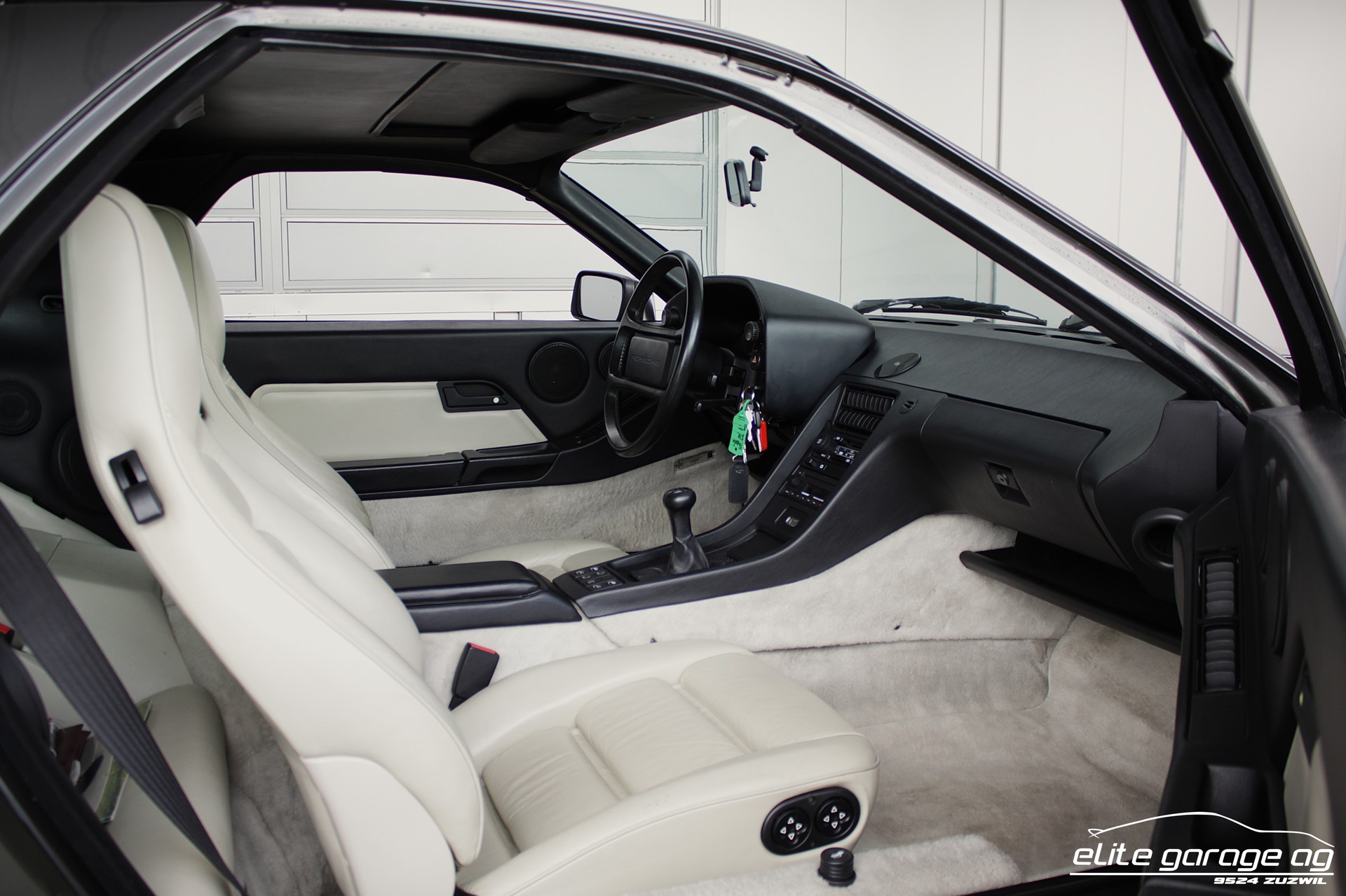 PORSCHE 928 S4-image-15