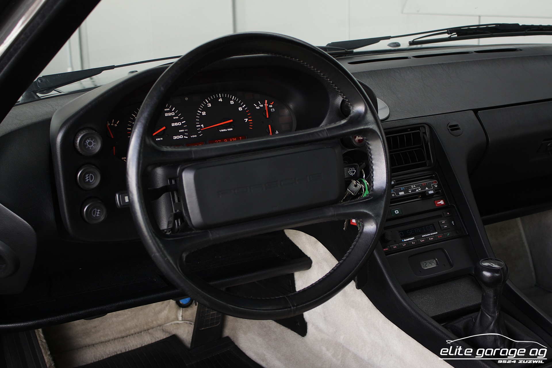PORSCHE 928 S4-image-14
