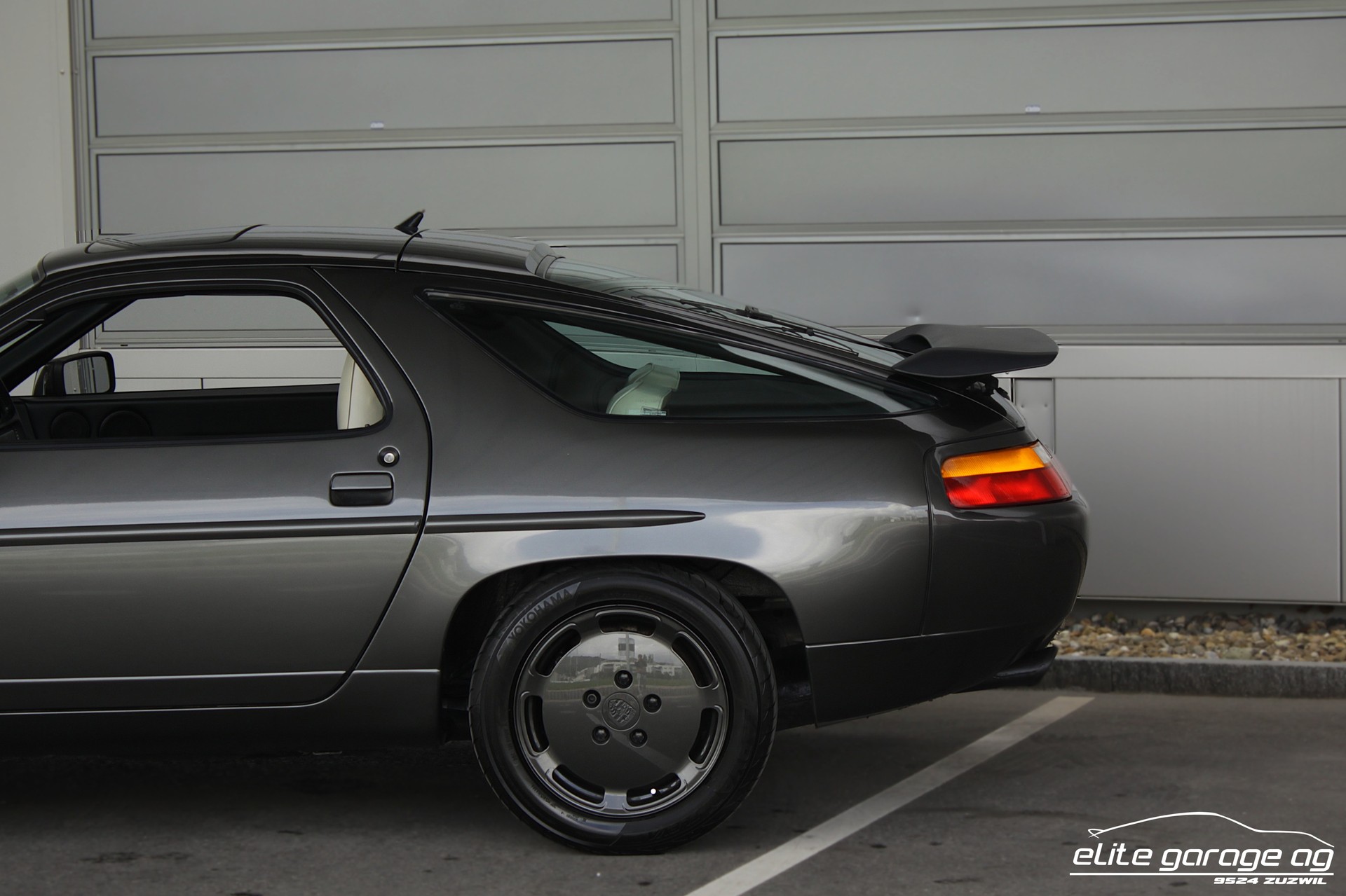 PORSCHE 928 S4-image-11