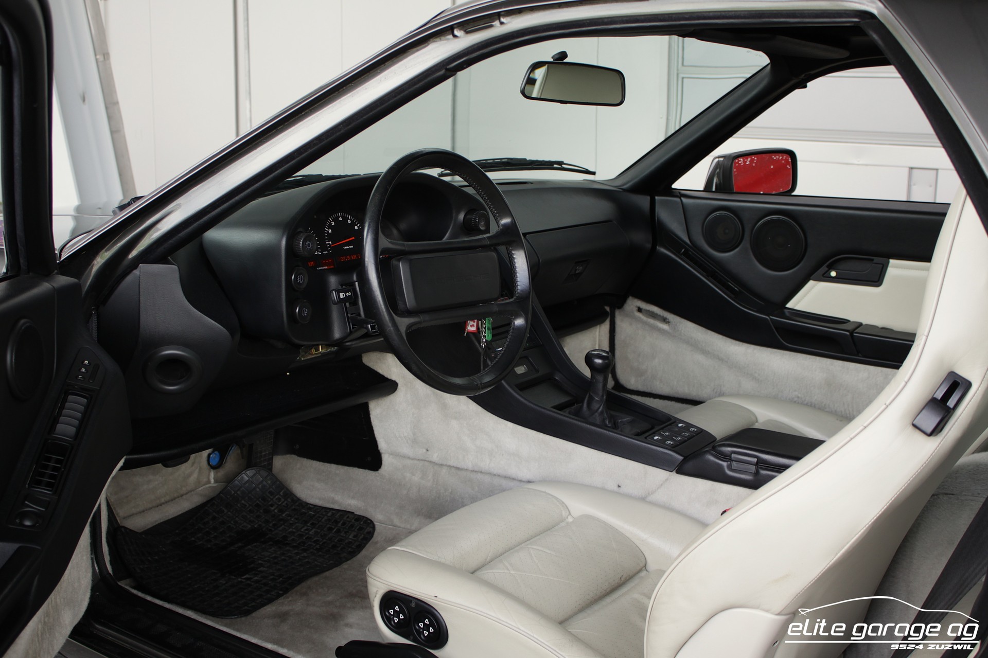 PORSCHE 928 S4-image-13