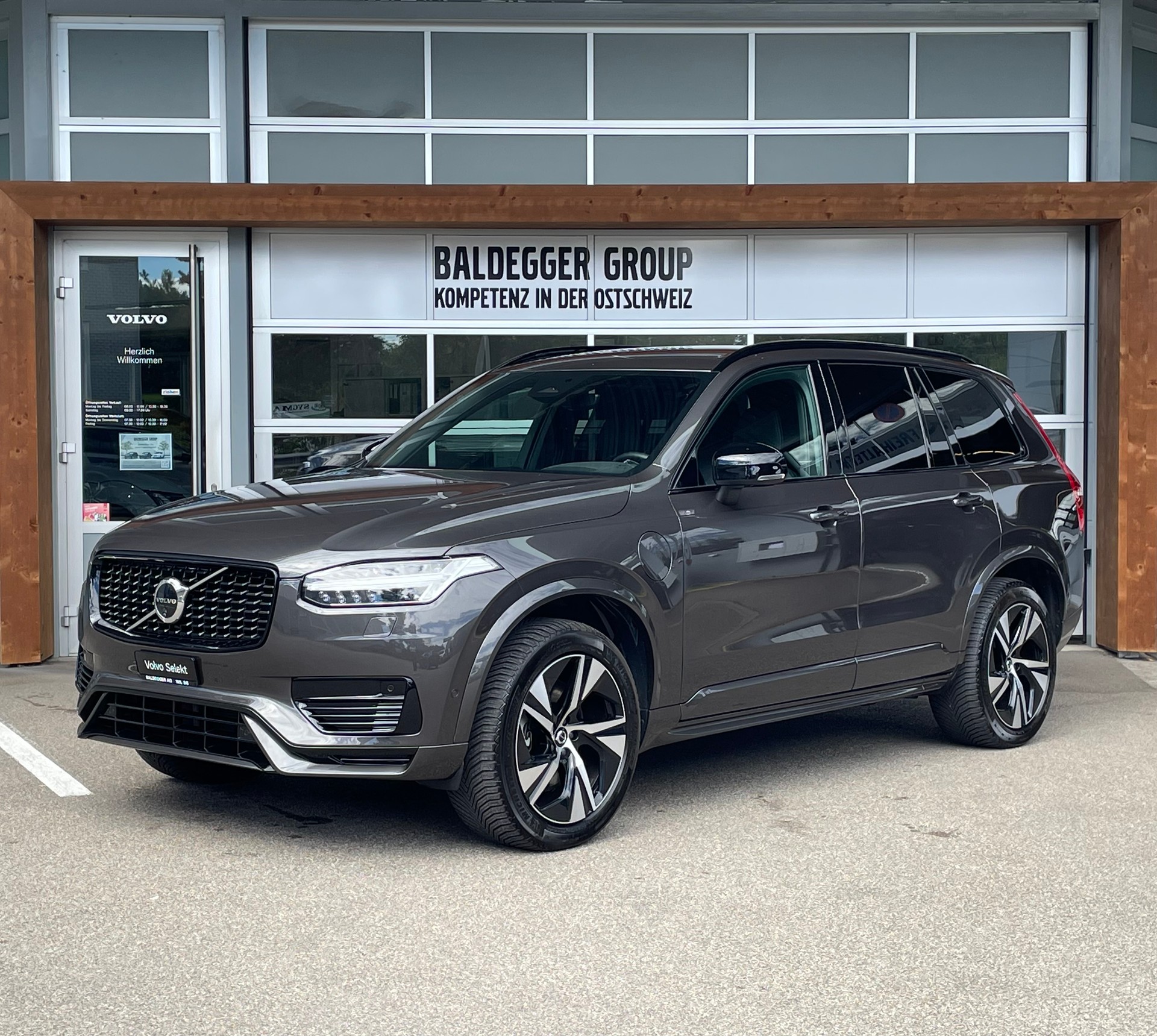 VOLVO XC90 2.0 T8 TE Plus Dark 7P. e-image-1